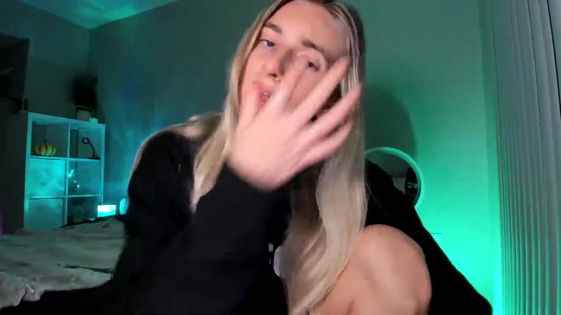 Gallery image thumbnail from Vodka_Queen's myfreecams stream on, 01/15/2026, 08:39 image 6 of 20
