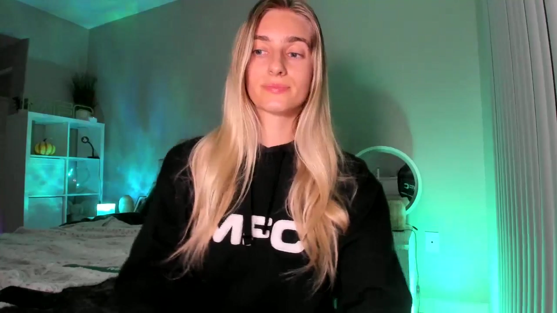 Gallery image thumbnail from Vodka_Queen's myfreecams stream on, 01/15/2026, 08:39 image 9 of 20