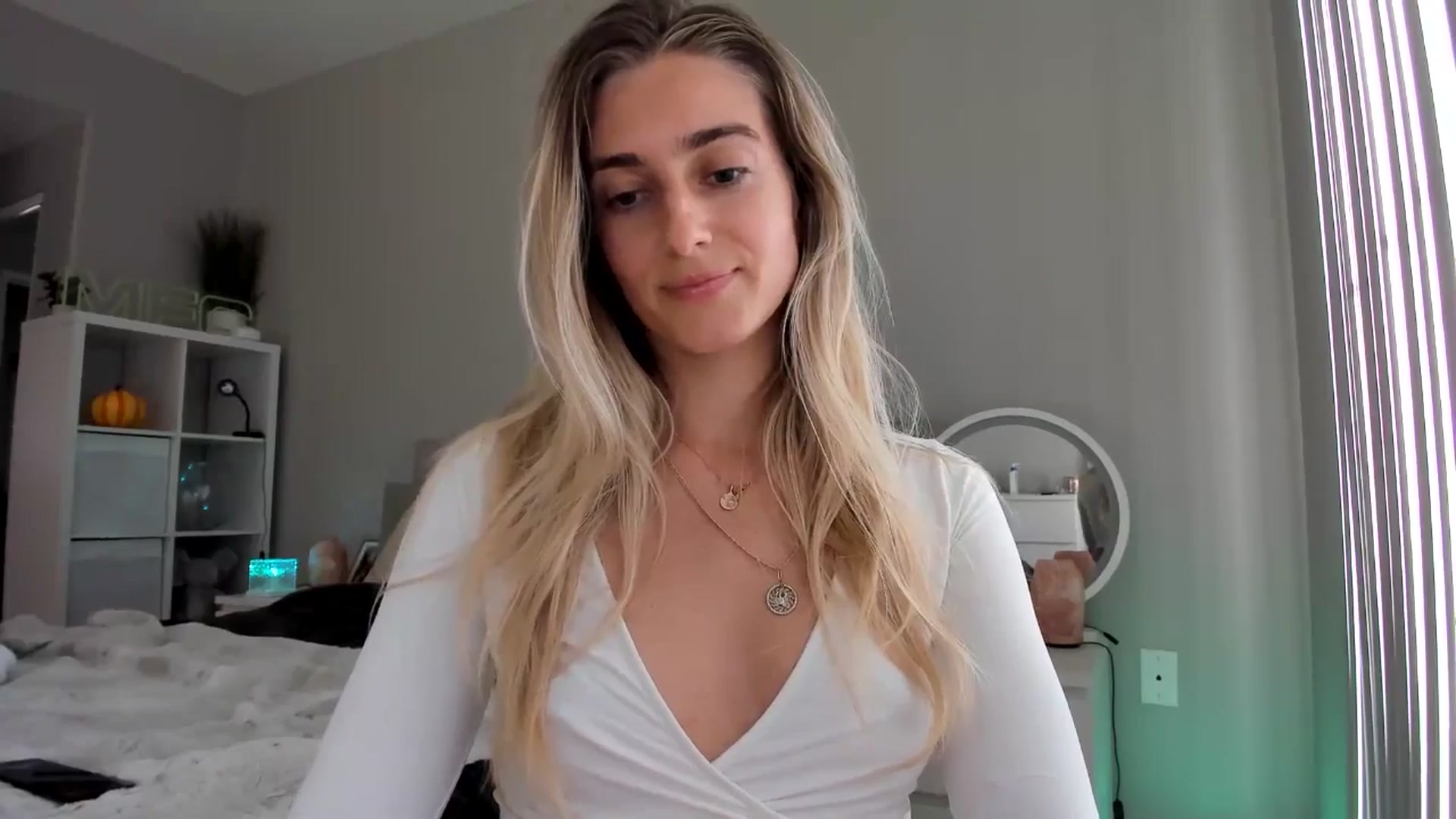 Gallery image thumbnail from Vodka_Queen's myfreecams stream on, 01/18/2026, 23:04 image 19 of 20