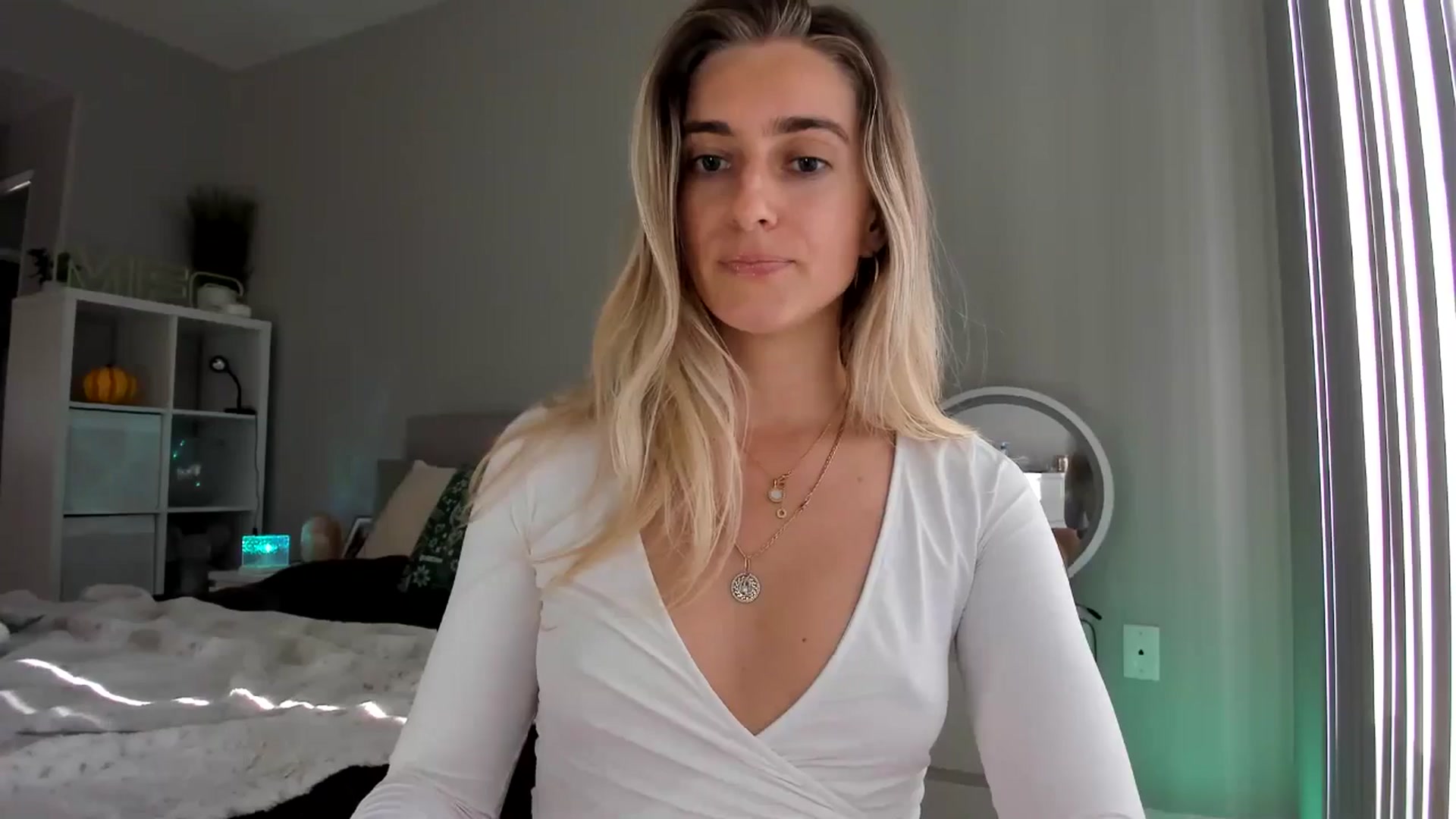 Gallery image thumbnail from Vodka_Queen's myfreecams stream on, 01/18/2026, 23:04 image 2 of 20