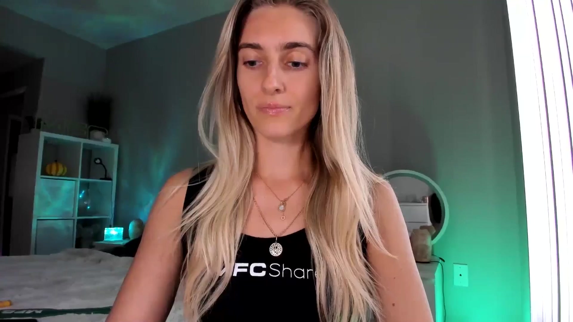 Gallery image thumbnail from Vodka_Queen's myfreecams stream on, 01/21/2026, 24:45 image 11 of 20