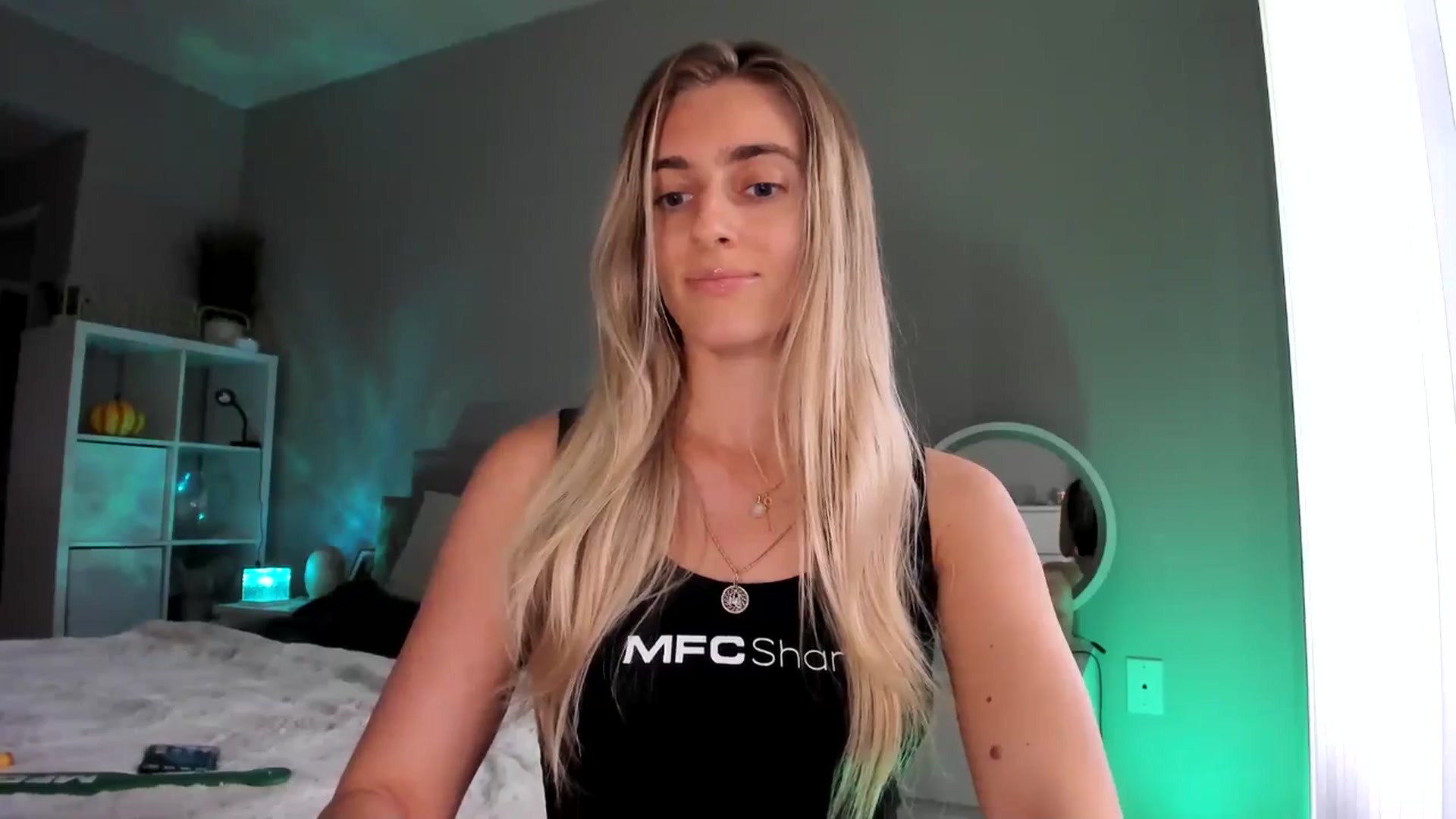 Gallery image thumbnail from Vodka_Queen's myfreecams stream on, 01/21/2026, 24:45 image 13 of 20