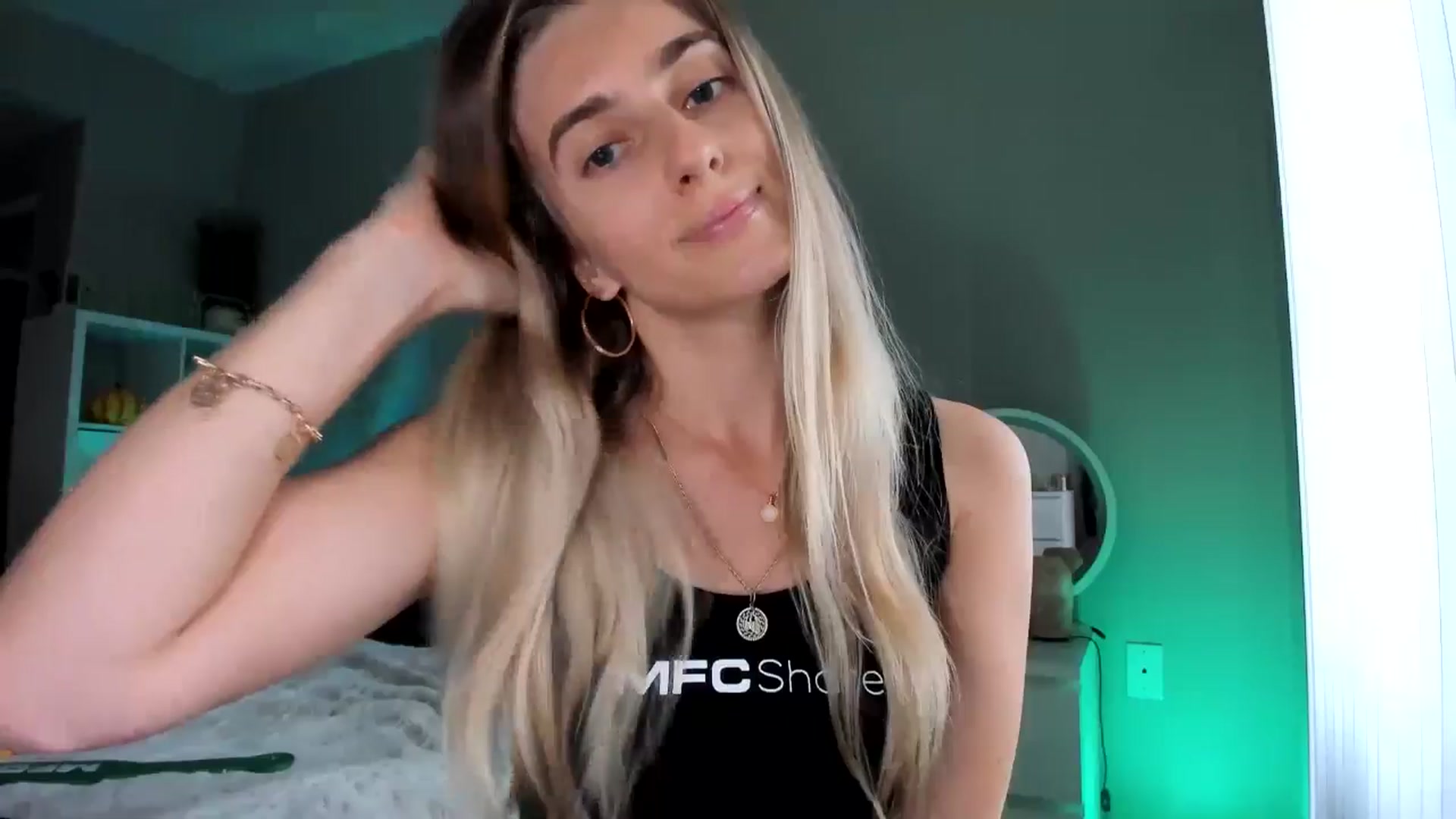 Gallery image thumbnail from Vodka_Queen's myfreecams stream on, 01/21/2026, 24:45 image 16 of 20