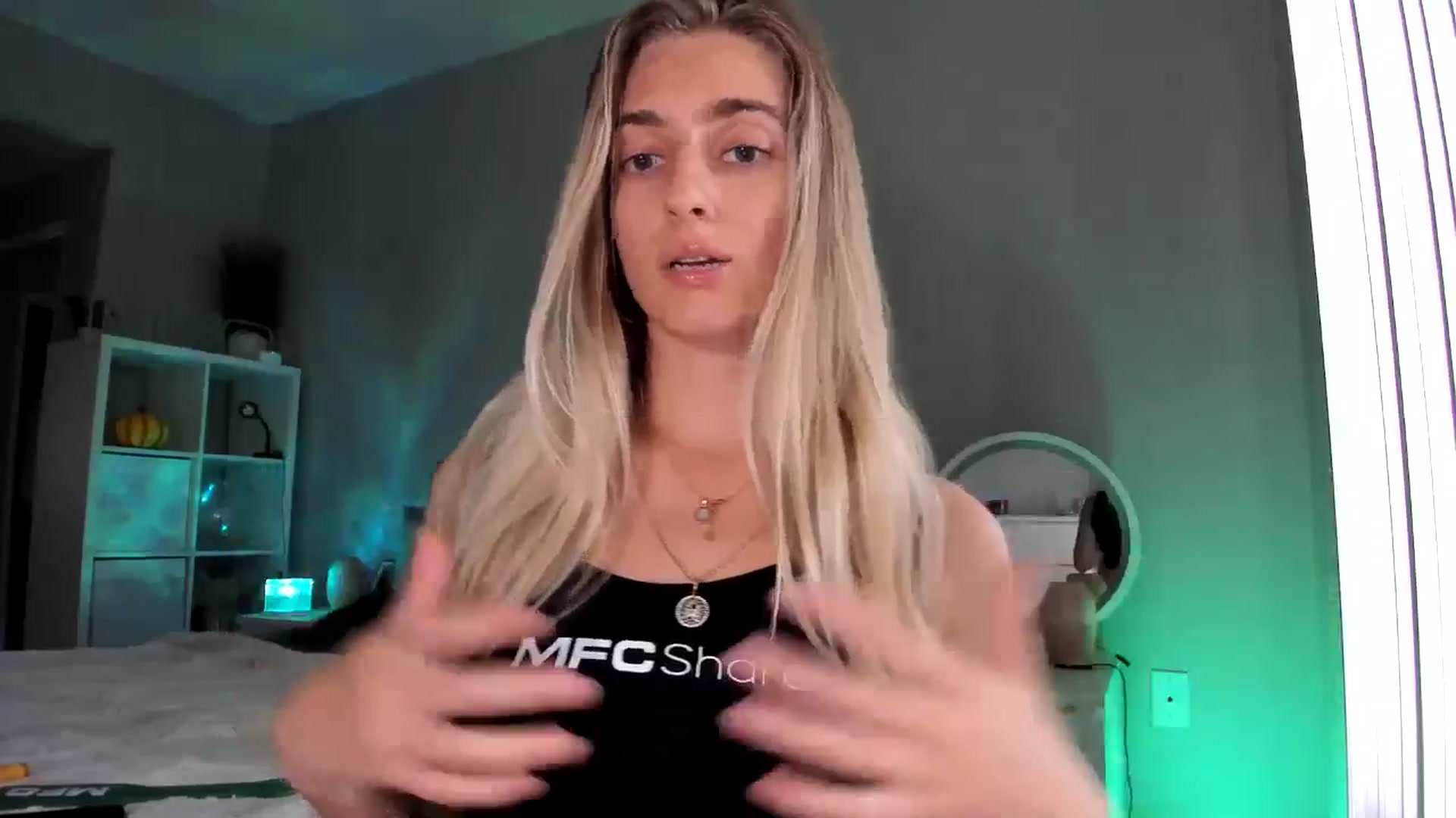 Gallery image thumbnail from Vodka_Queen's myfreecams stream on, 01/21/2026, 24:45 image 12 of 20