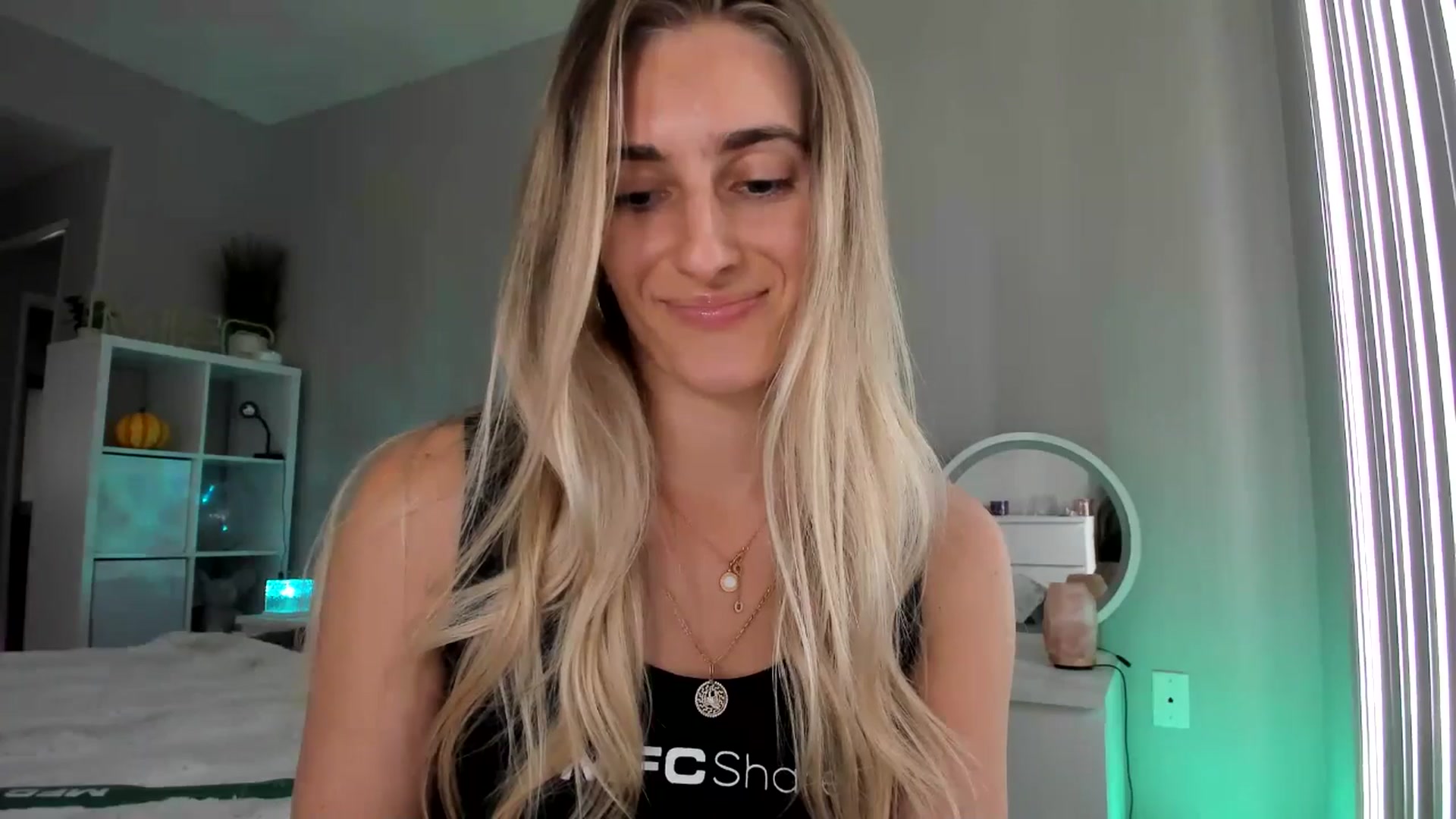 Gallery image thumbnail from Vodka_Queen's myfreecams stream on, 01/21/2026, 24:45 image 6 of 20