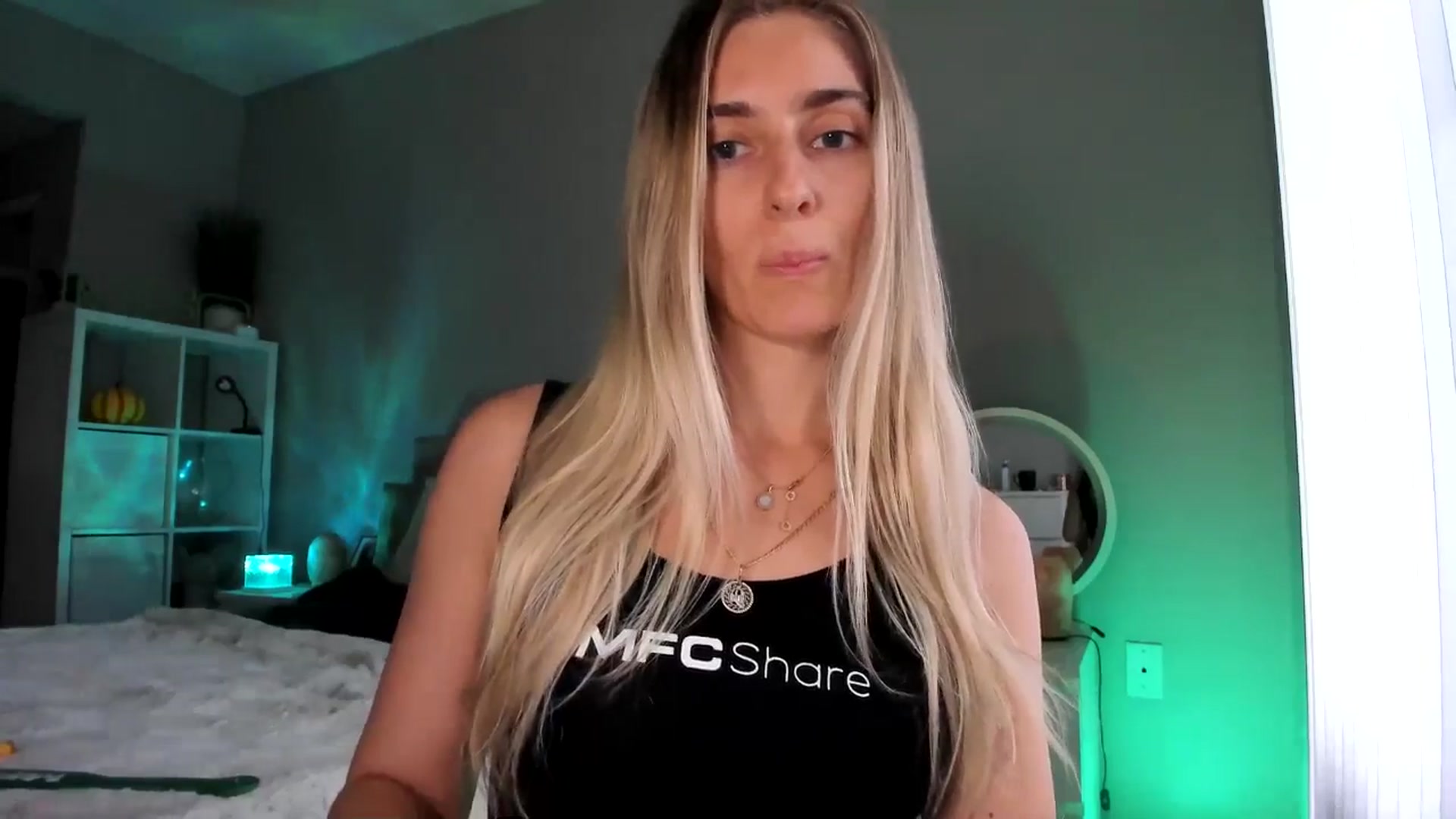 Gallery image thumbnail from Vodka_Queen's myfreecams stream on, 01/21/2026, 24:45 image 19 of 20