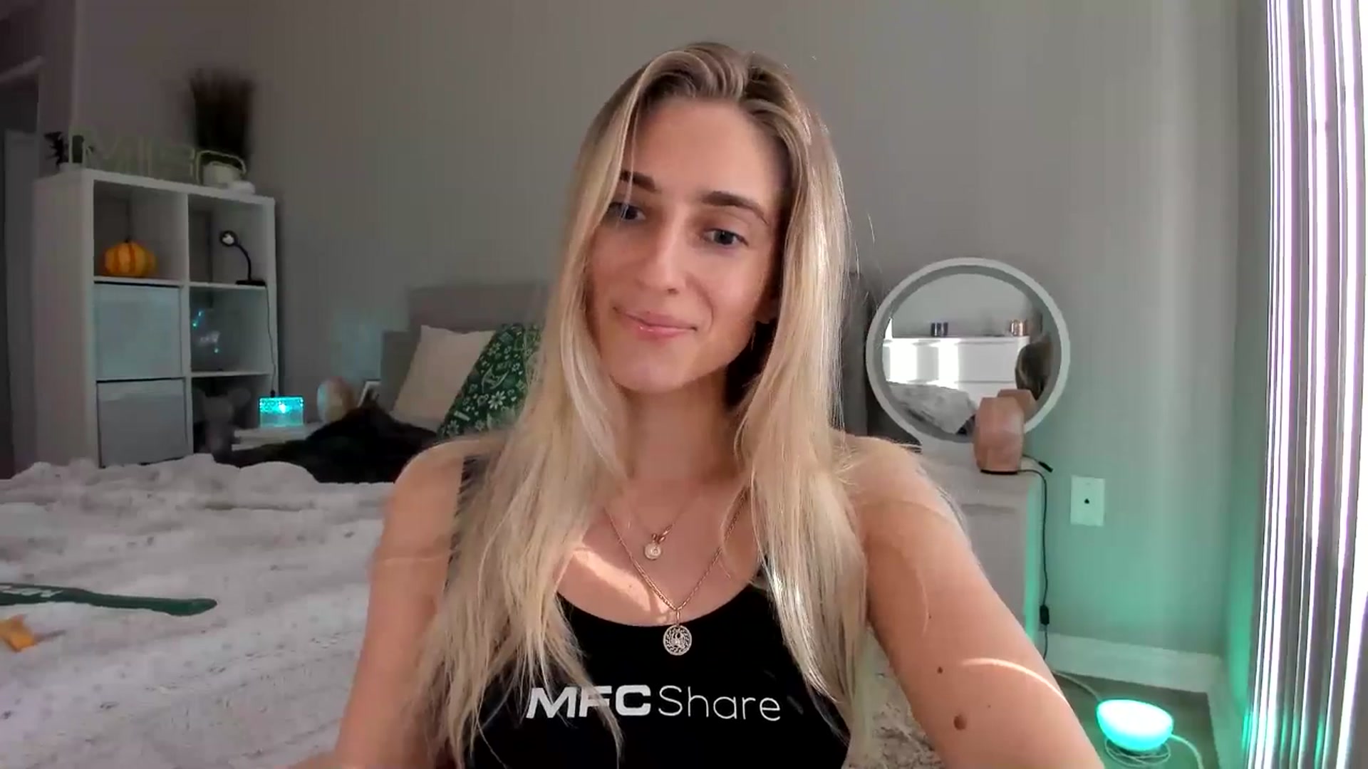 Gallery image thumbnail from Vodka_Queen's myfreecams stream on, 01/21/2026, 24:45 image 2 of 20
