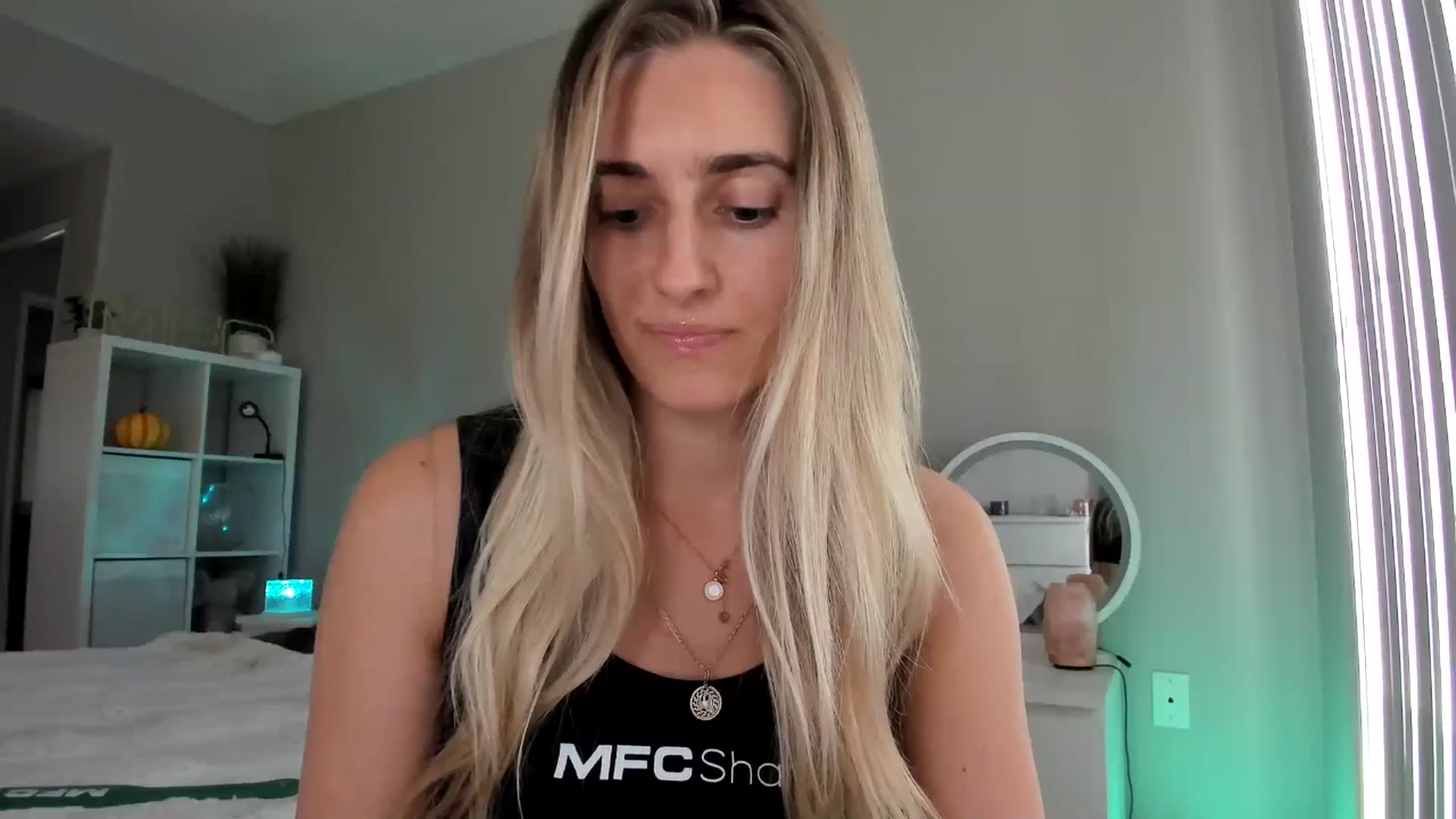 Gallery image thumbnail from Vodka_Queen's myfreecams stream on, 01/21/2026, 24:45 image 7 of 20