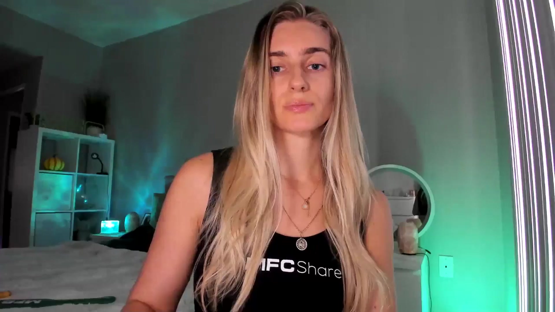 Gallery image thumbnail from Vodka_Queen's myfreecams stream on, 01/21/2026, 24:45 image 9 of 20