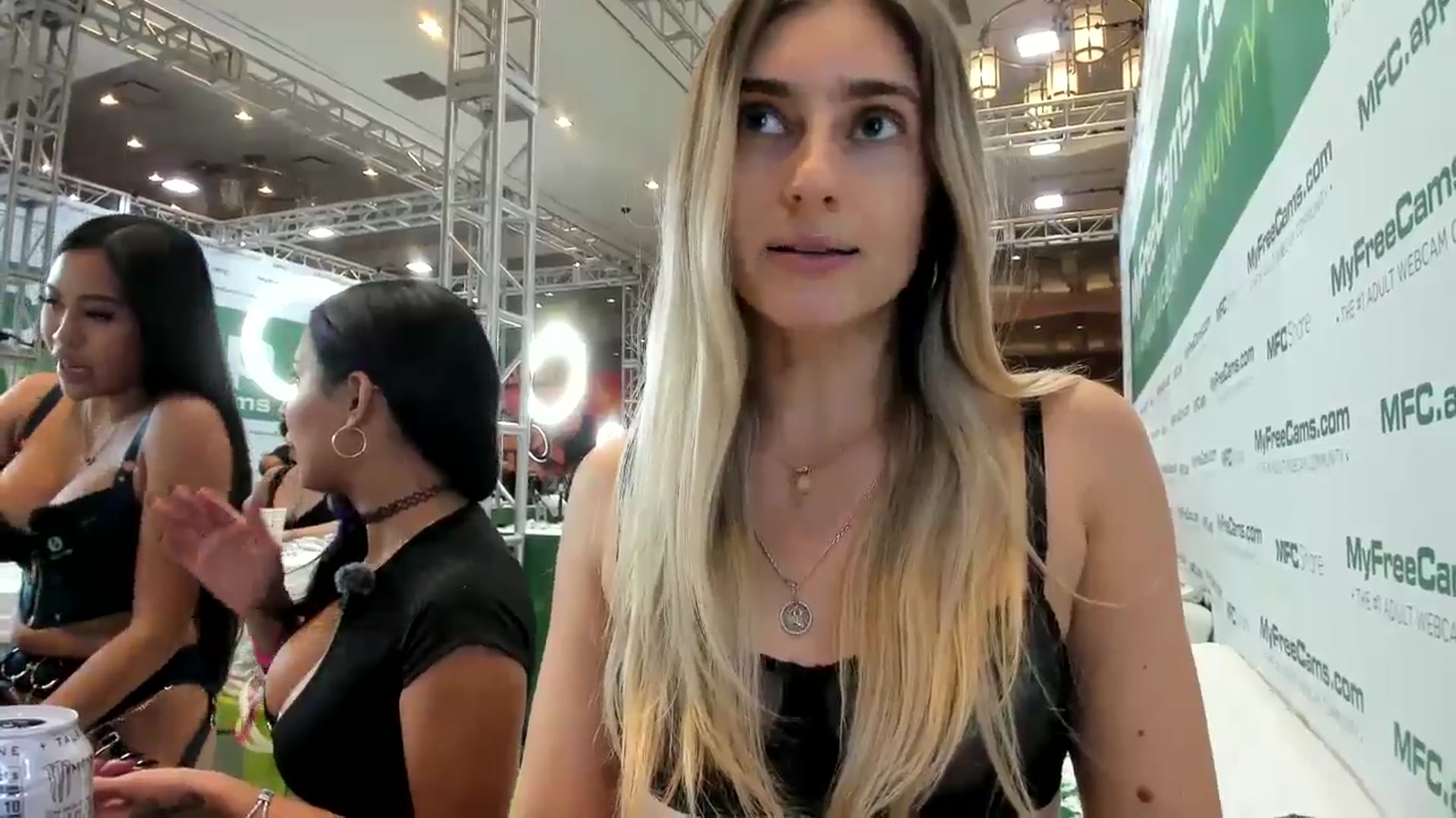 Gallery image thumbnail from Vodka_Queen's myfreecams stream on, 01/22/2026, 03:23 image 5 of 20