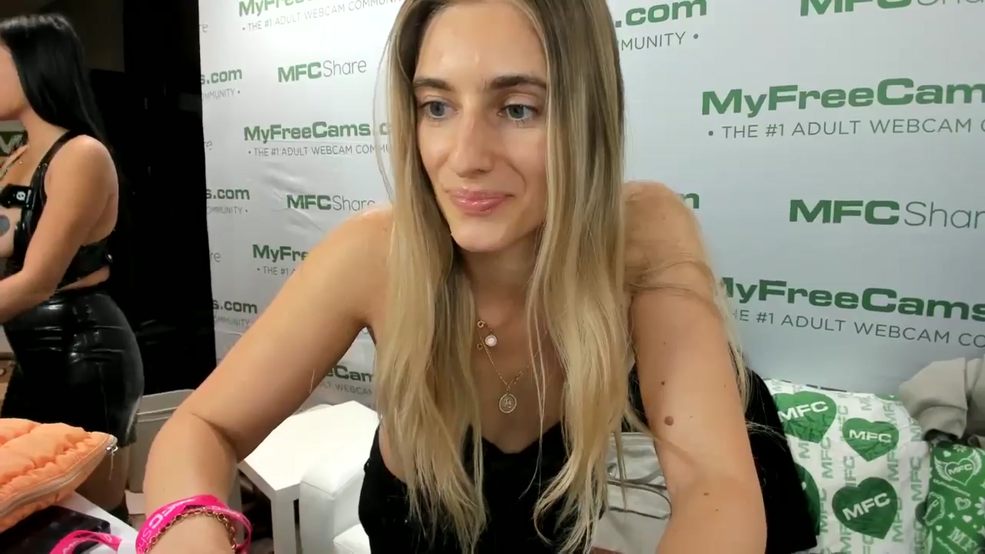 Gallery image thumbnail from Vodka_Queen's myfreecams stream on, 01/23/2026, 02:21 image 13 of 20