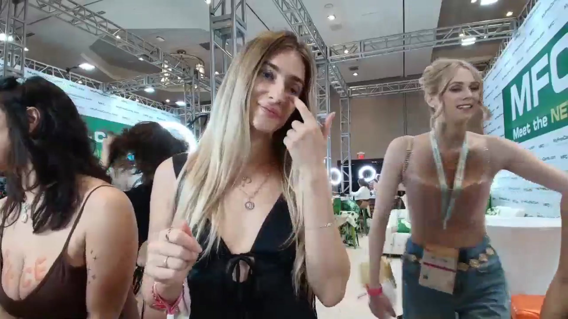 Gallery image thumbnail from Vodka_Queen's myfreecams stream on, 01/24/2026, 23:45 image 17 of 20