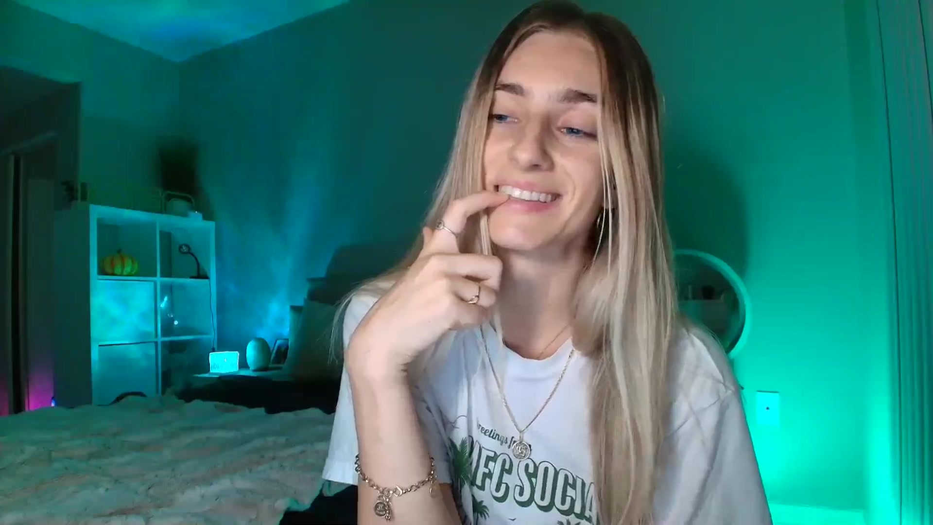 Gallery image thumbnail from Vodka_Queen's myfreecams stream on, 01/26/2026, 07:05 image 19 of 20