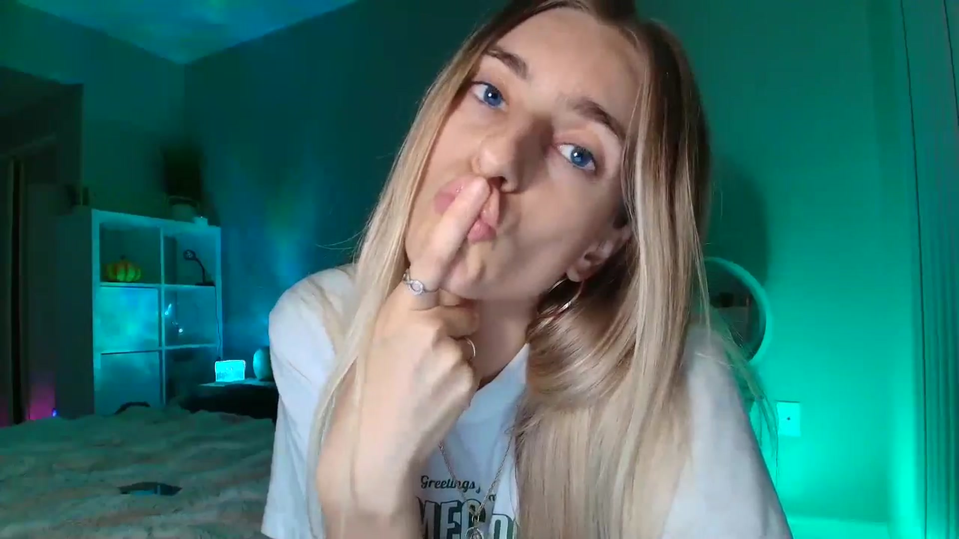 Gallery image thumbnail from Vodka_Queen's myfreecams stream on, 01/26/2026, 07:05 image 18 of 20