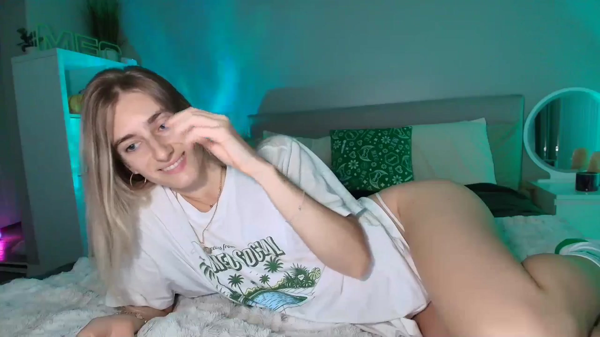 Gallery image thumbnail from Vodka_Queen's myfreecams stream on, 01/26/2026, 07:05 image 13 of 20