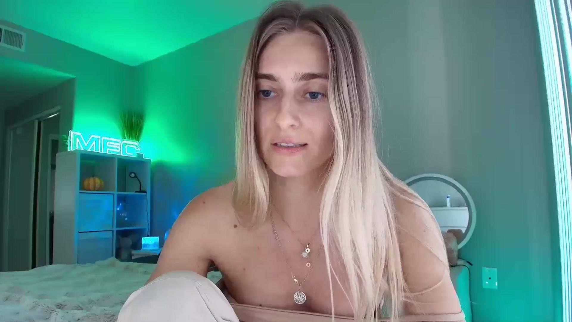 Gallery image thumbnail from Vodka_Queen's myfreecams stream on, 01/30/2026, 22:19 image 13 of 20