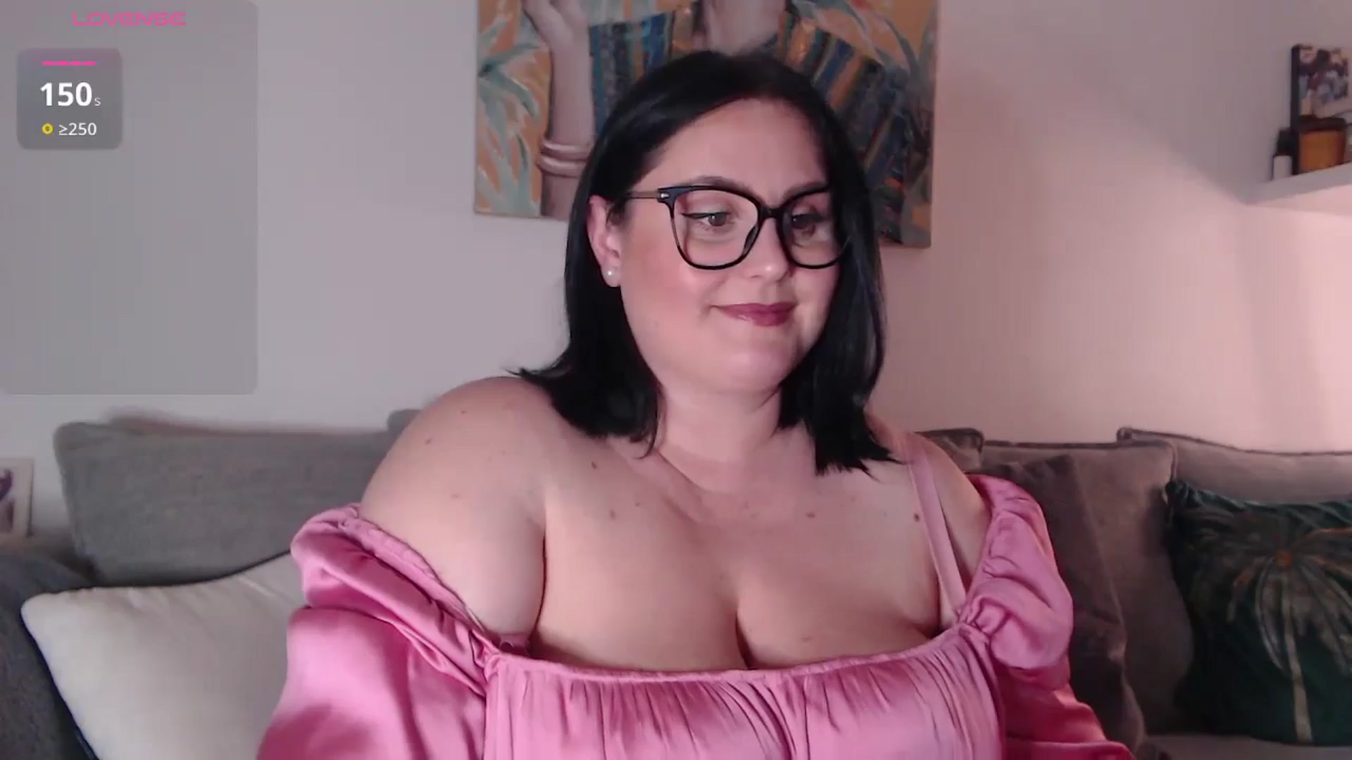 Gallery image thumbnail from VoluptousDoll's myfreecams stream on, 10/17/2024, 17:27 image 20 of 20