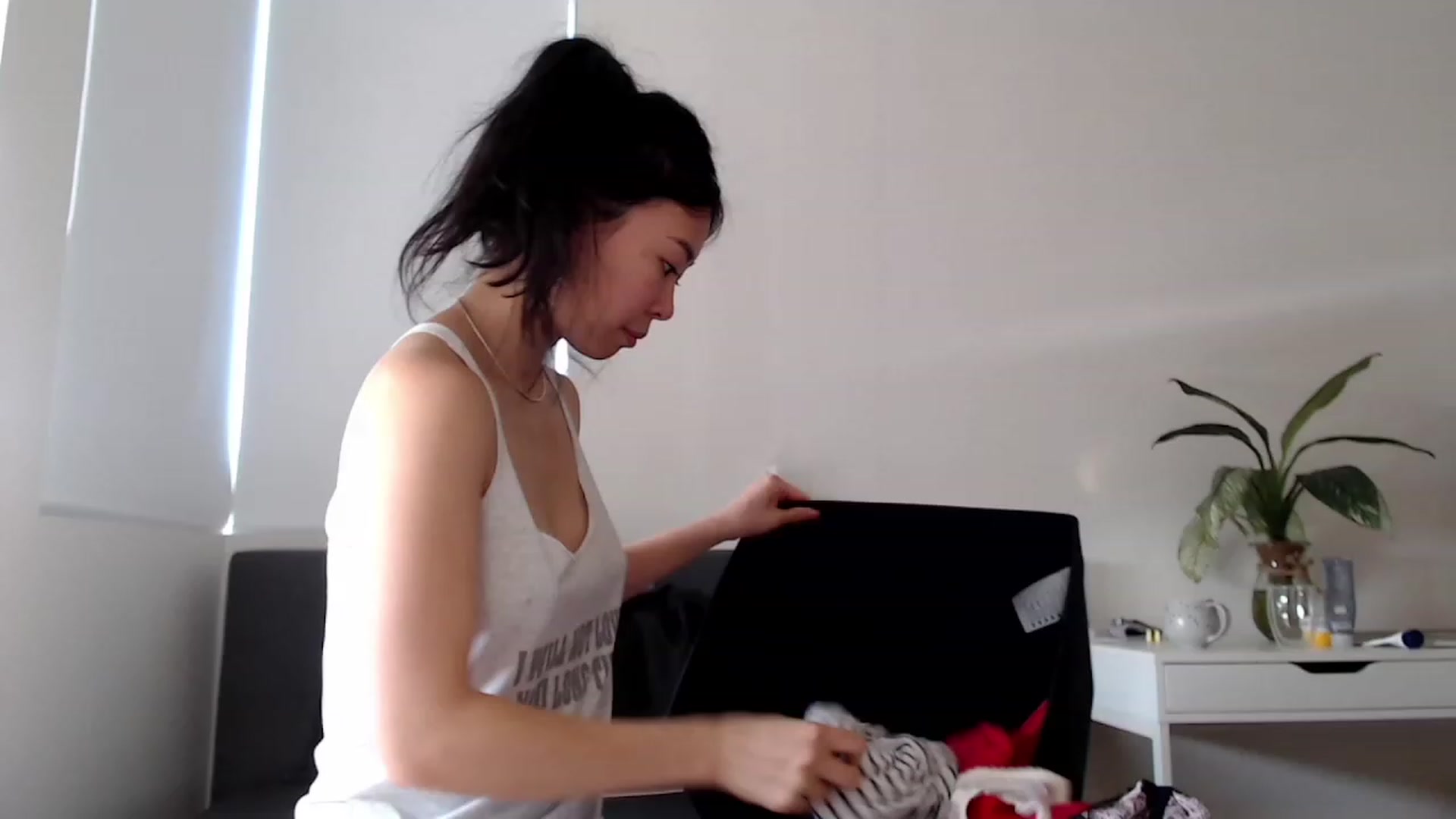 Gallery image thumbnail from VyAwesome's myfreecams stream on, 11/19/2022, 05:39 image 16 of 20