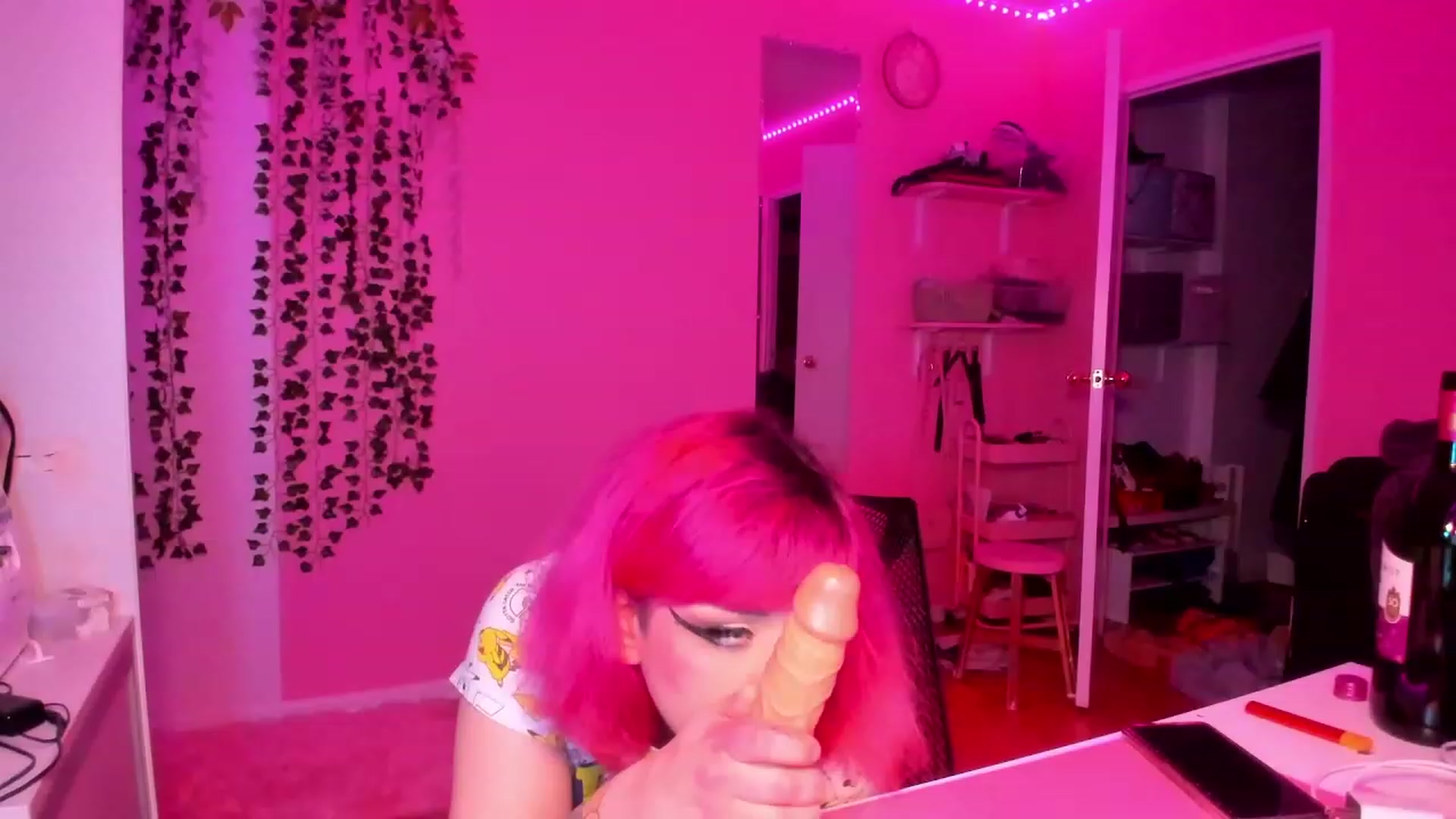 Gallery image thumbnail from Vykyry's myfreecams stream on, 02/19/2023, 05:20 image 8 of 20