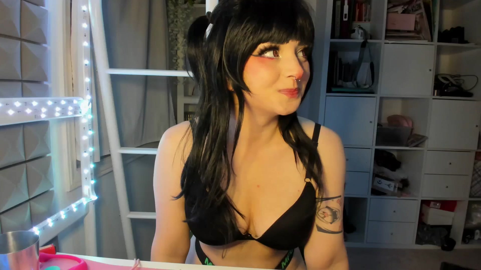 Gallery image thumbnail from Vykyry's myfreecams stream on, 10/17/2023, 04:29 image 2 of 20