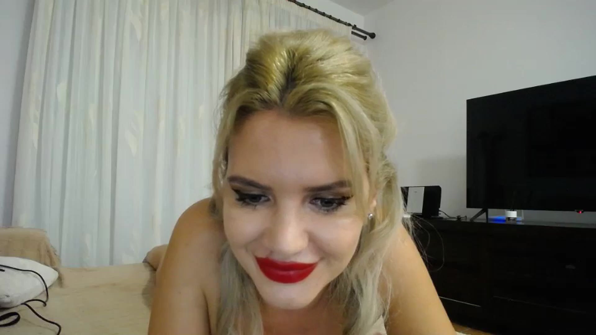 Gallery image thumbnail from WOWW_'s myfreecams stream on, 09/27/2023, 22:33 image 15 of 20