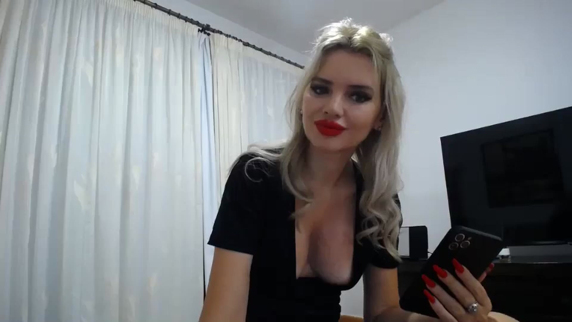 Gallery image thumbnail from WOWW_'s myfreecams stream on, 10/03/2023, 21:04 image 17 of 20