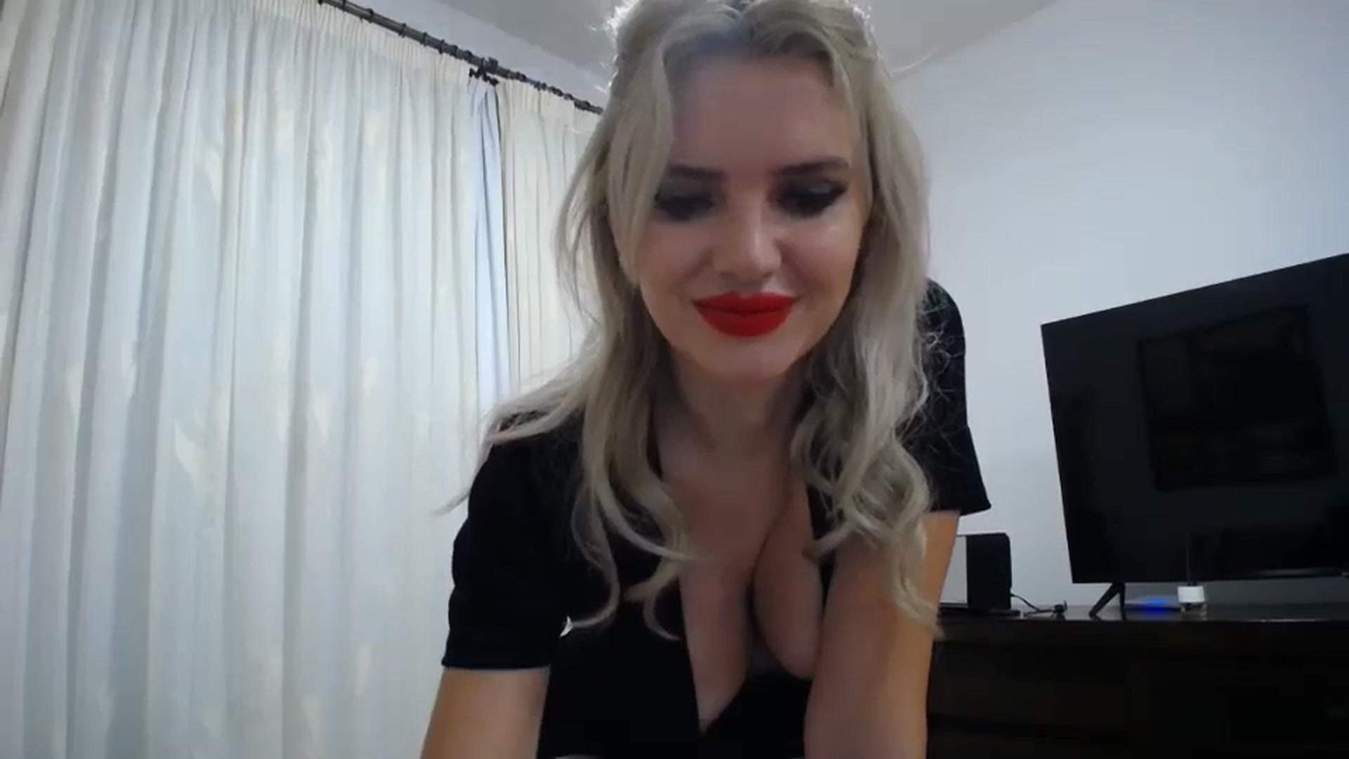 Gallery image thumbnail from WOWW_'s myfreecams stream on, 10/03/2023, 21:04 image 18 of 20