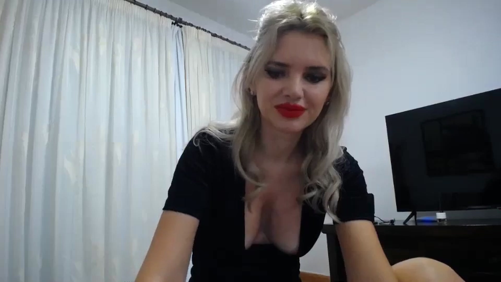 Gallery image thumbnail from WOWW_'s myfreecams stream on, 10/03/2023, 21:04 image 16 of 20