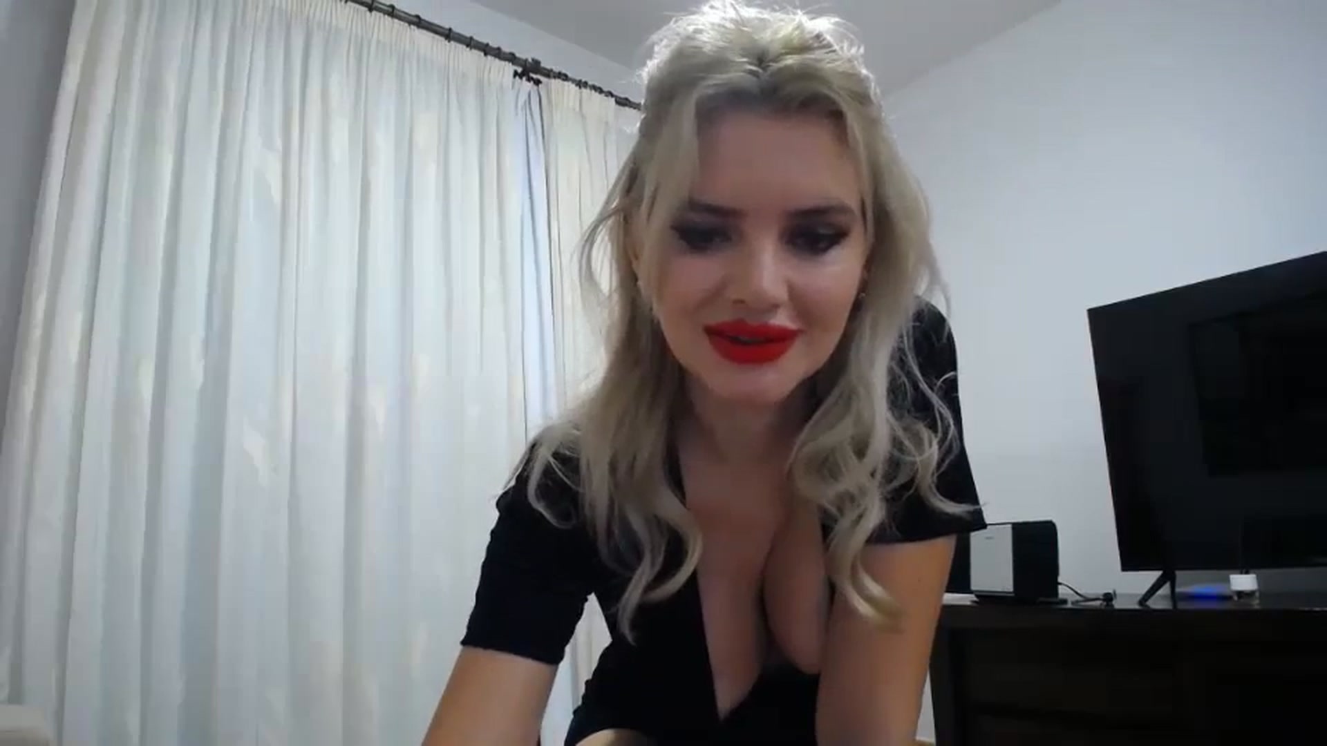 Gallery image thumbnail from WOWW_'s myfreecams stream on, 10/03/2023, 21:04 image 4 of 20