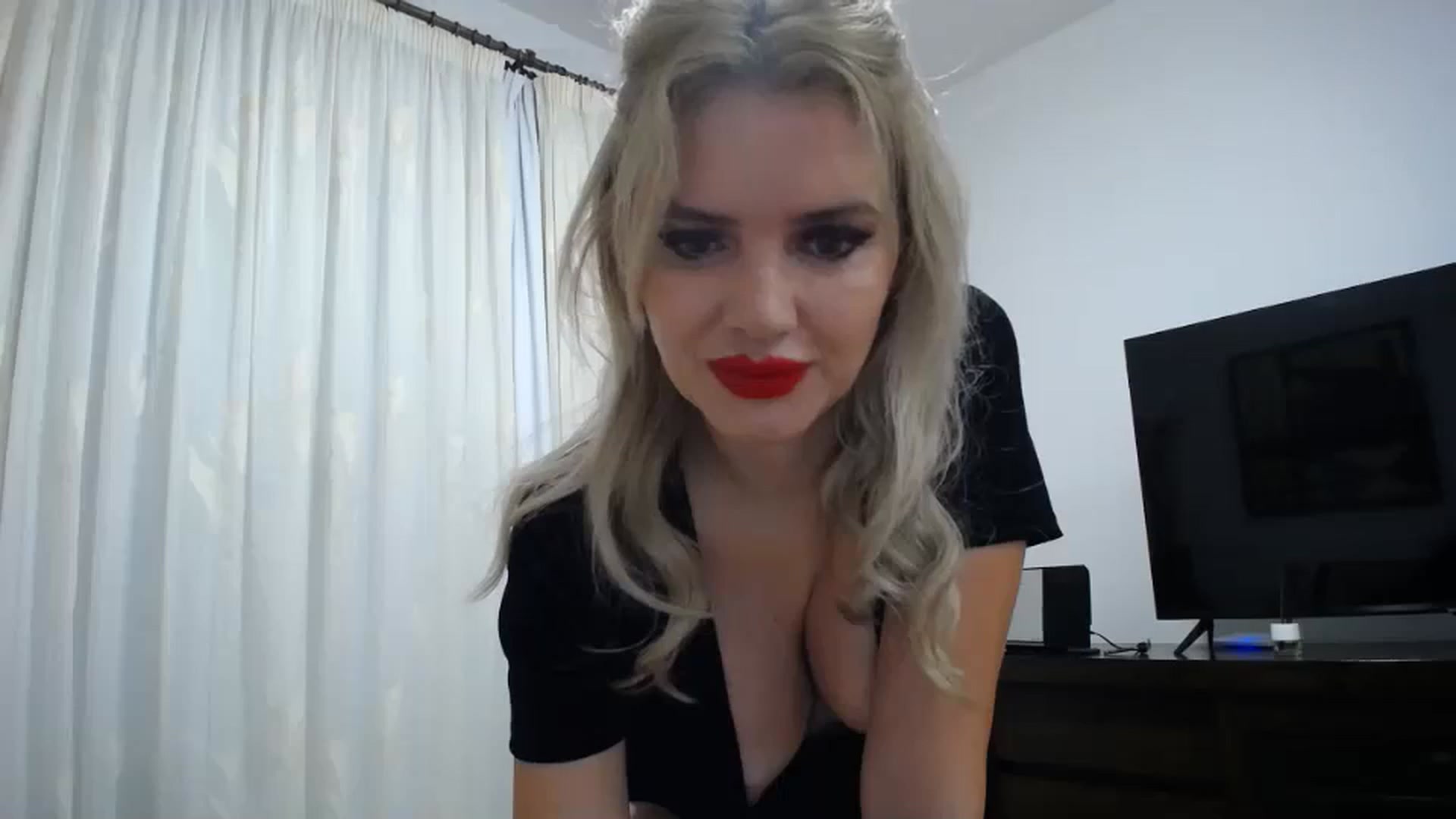 Gallery image thumbnail from WOWW_'s myfreecams stream on, 10/03/2023, 21:04 image 19 of 20
