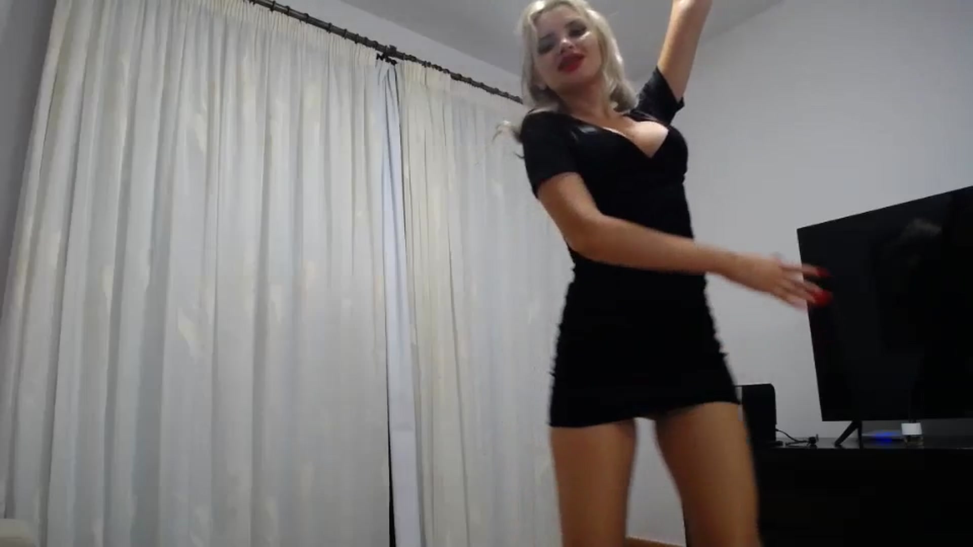Gallery image thumbnail from WOWW_'s myfreecams stream on, 10/03/2023, 21:04 image 11 of 20
