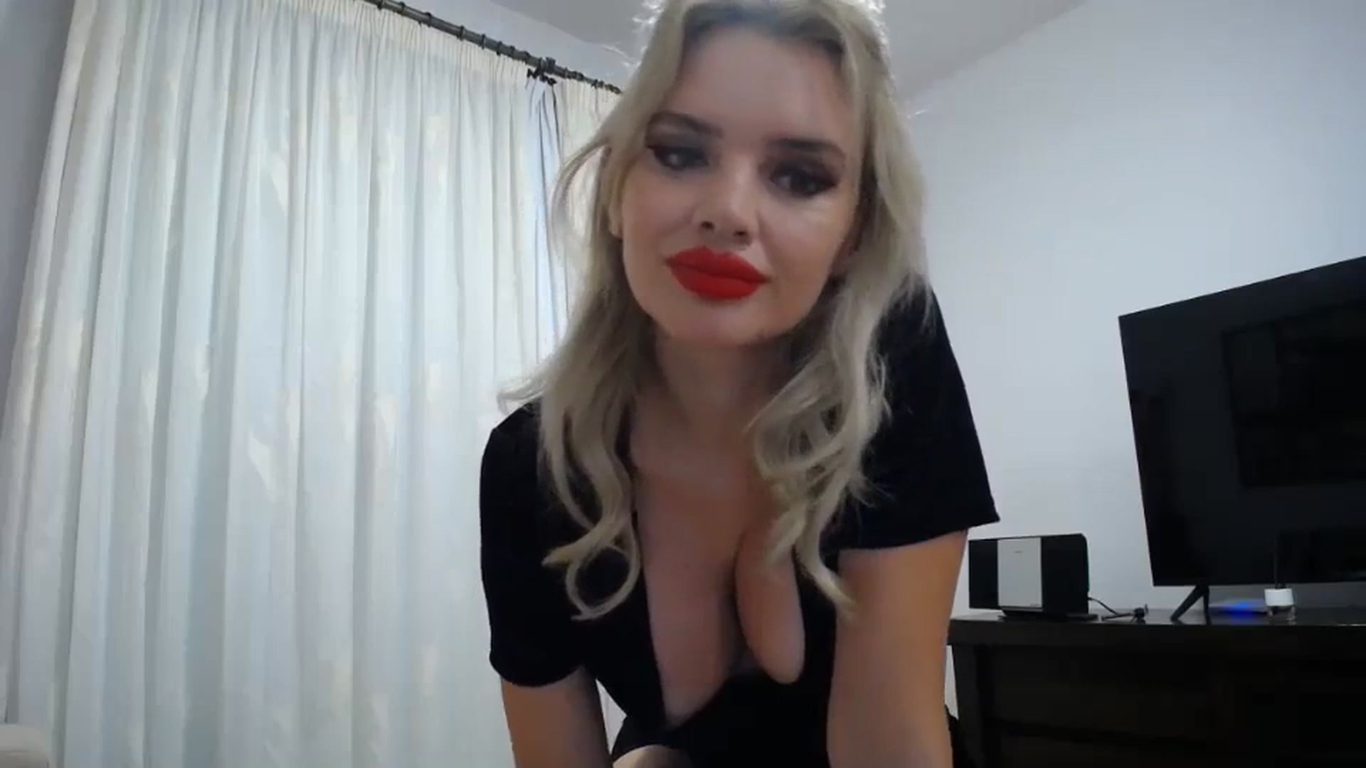 Gallery image thumbnail from WOWW_'s myfreecams stream on, 10/03/2023, 21:04 image 7 of 20