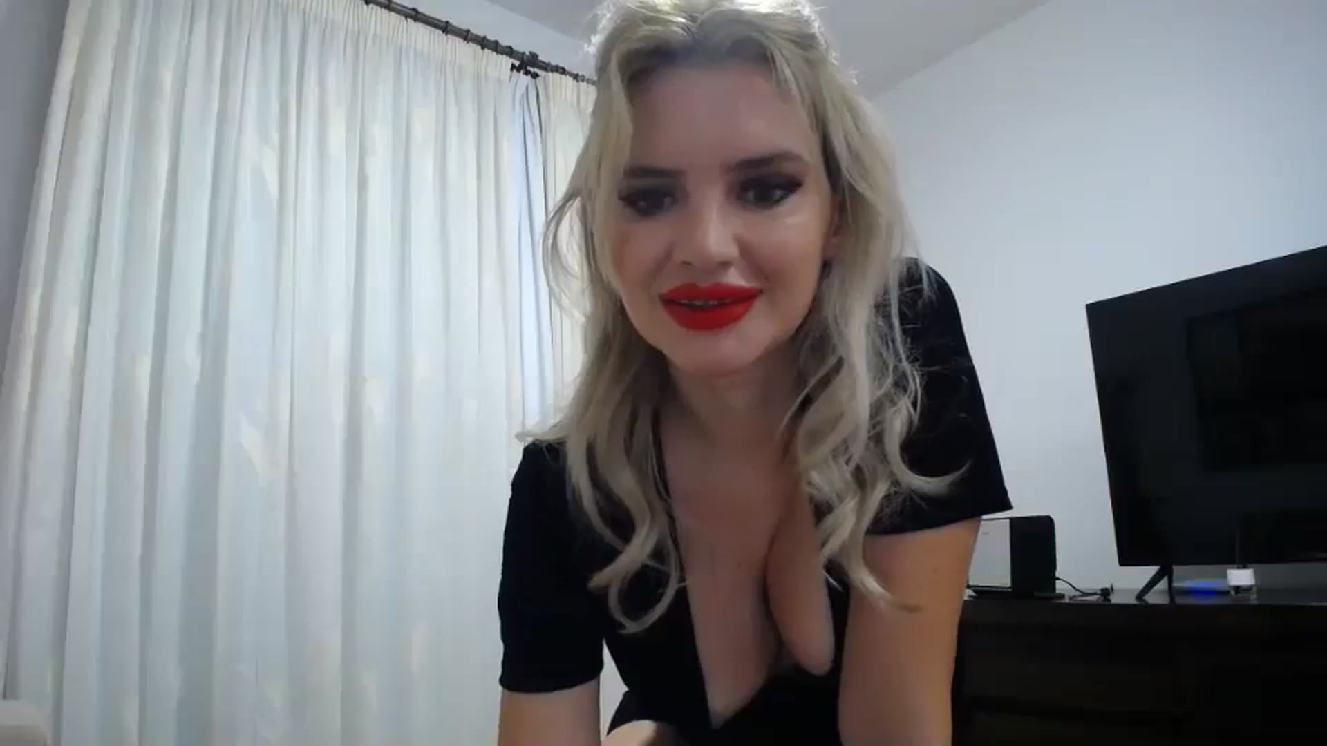 Gallery image thumbnail from WOWW_'s myfreecams stream on, 10/03/2023, 21:04 image 9 of 20