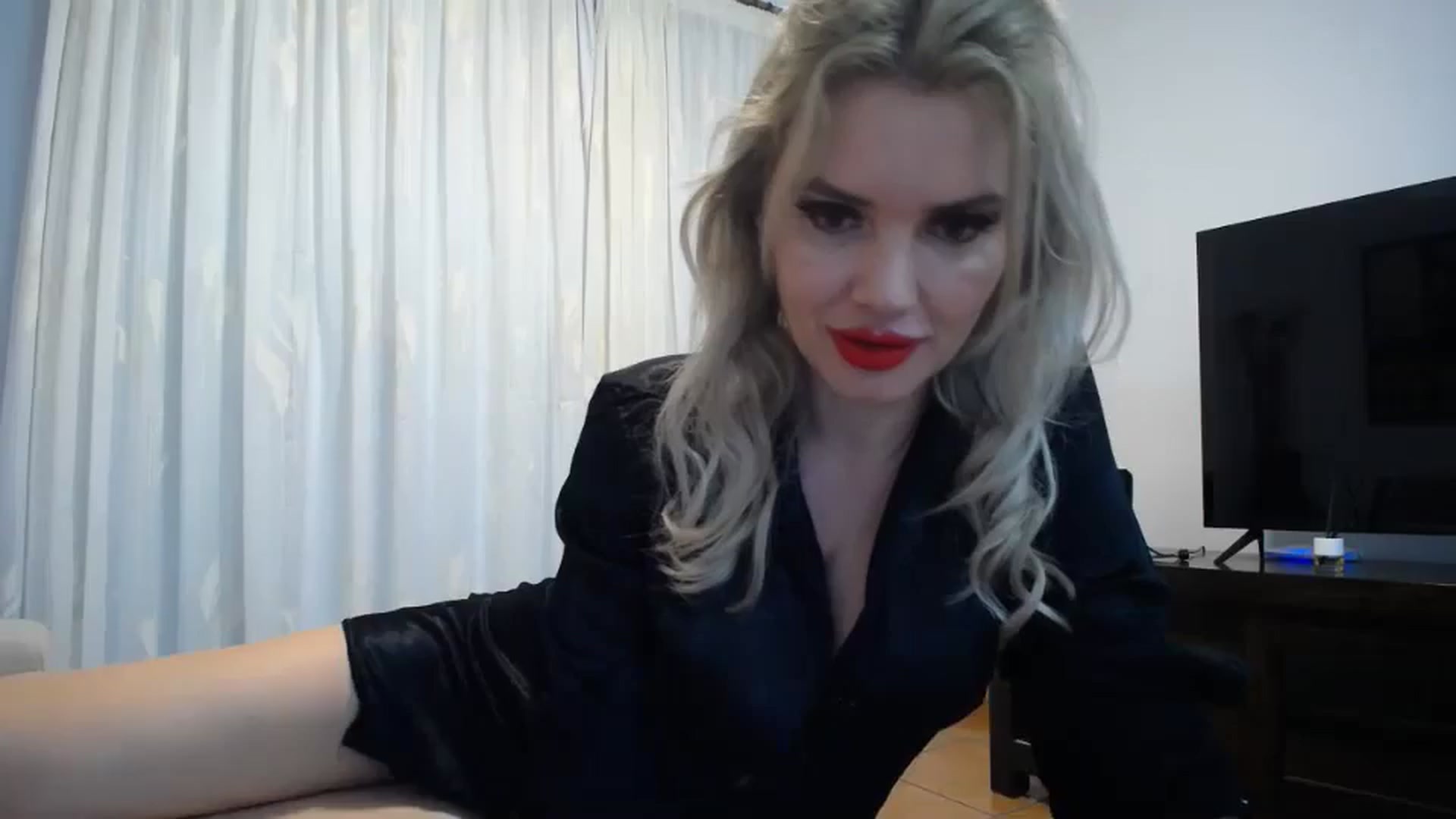 Gallery image thumbnail from WOWW_'s myfreecams stream on, 10/04/2023, 21:32 image 2 of 20