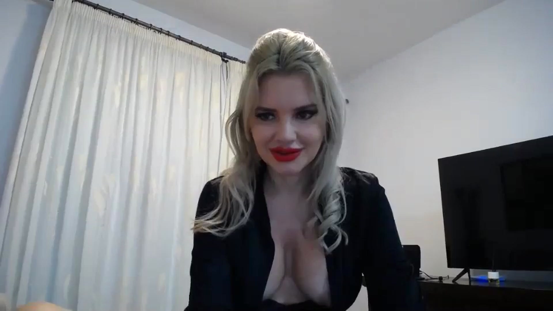 Gallery image thumbnail from WOWW_'s myfreecams stream on, 10/04/2023, 21:32 image 20 of 20
