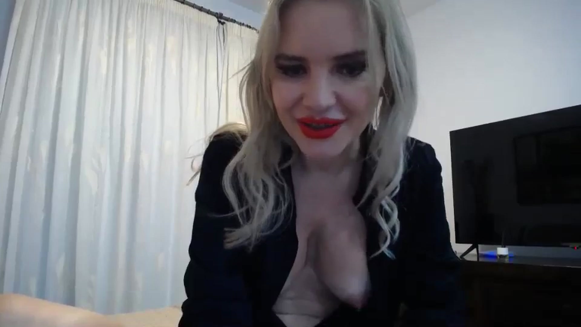 Gallery image thumbnail from WOWW_'s myfreecams stream on, 10/04/2023, 21:32 image 18 of 20