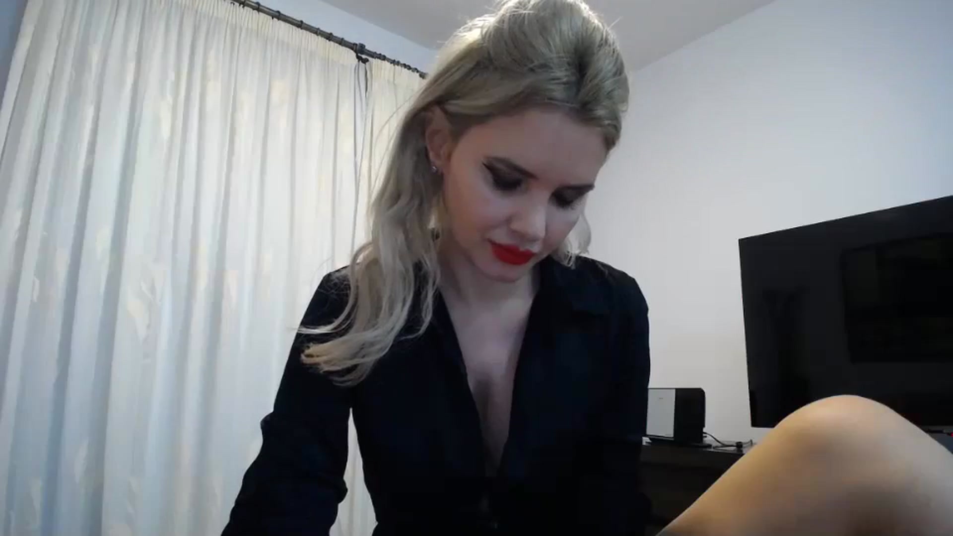 Gallery image thumbnail from WOWW_'s myfreecams stream on, 10/04/2023, 21:32 image 10 of 20