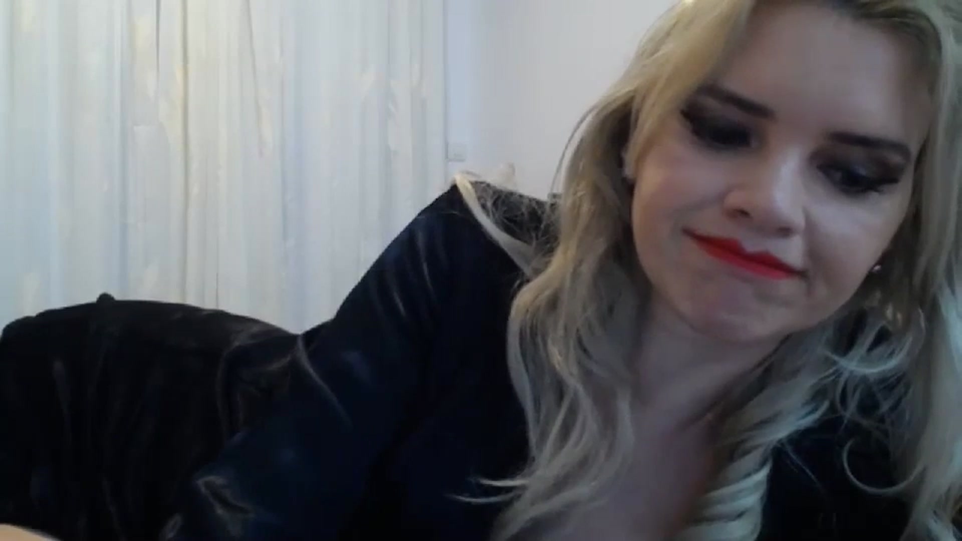 Gallery image thumbnail from WOWW_'s myfreecams stream on, 10/04/2023, 22:13 image 19 of 20