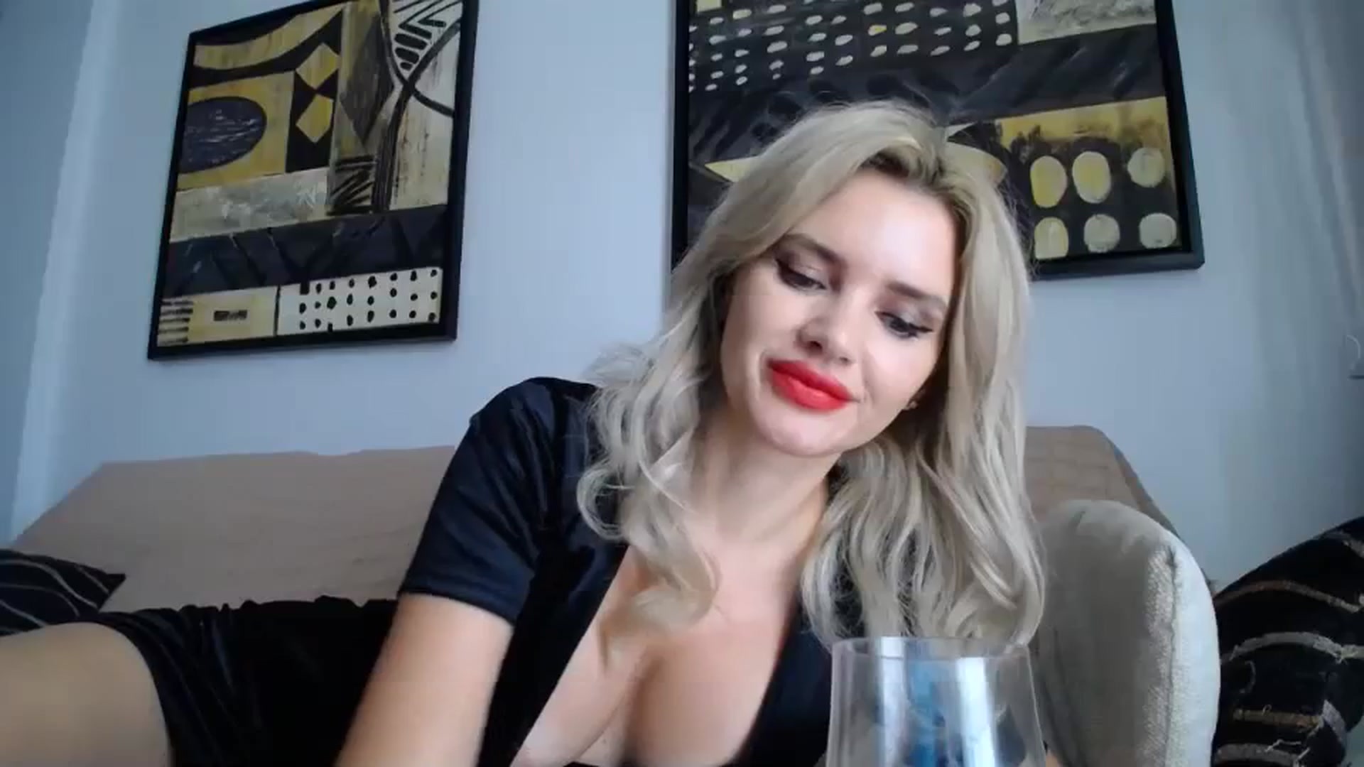 Gallery image thumbnail from WOWW_'s myfreecams stream on, 10/15/2023, 14:16 image 8 of 20
