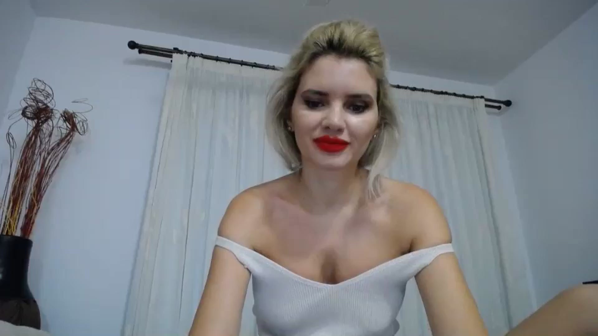 Gallery image thumbnail from WOWW_'s myfreecams stream on, 10/16/2023, 21:19 image 2 of 20