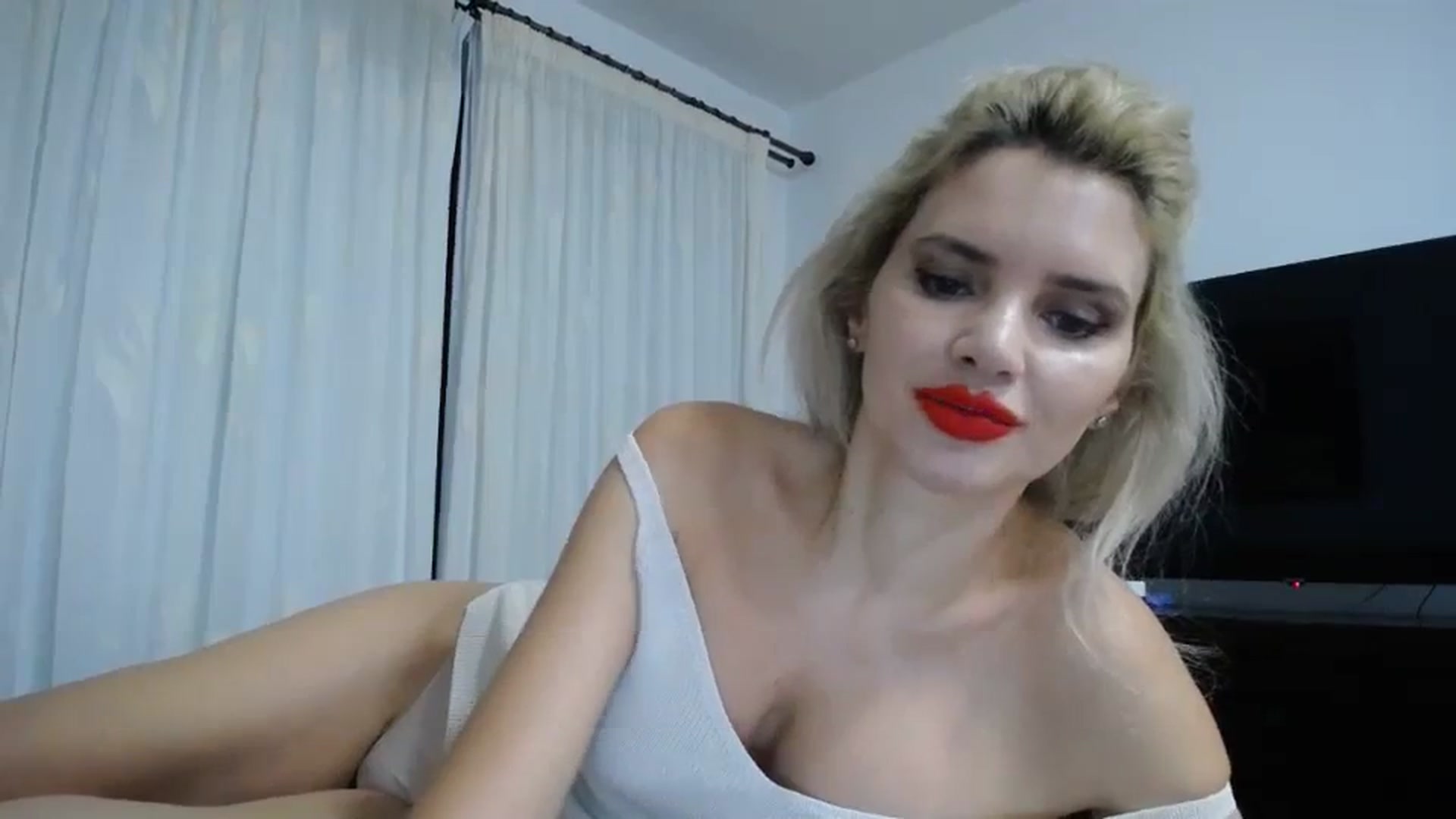 Gallery image thumbnail from WOWW_'s myfreecams stream on, 10/16/2023, 21:19 image 3 of 20