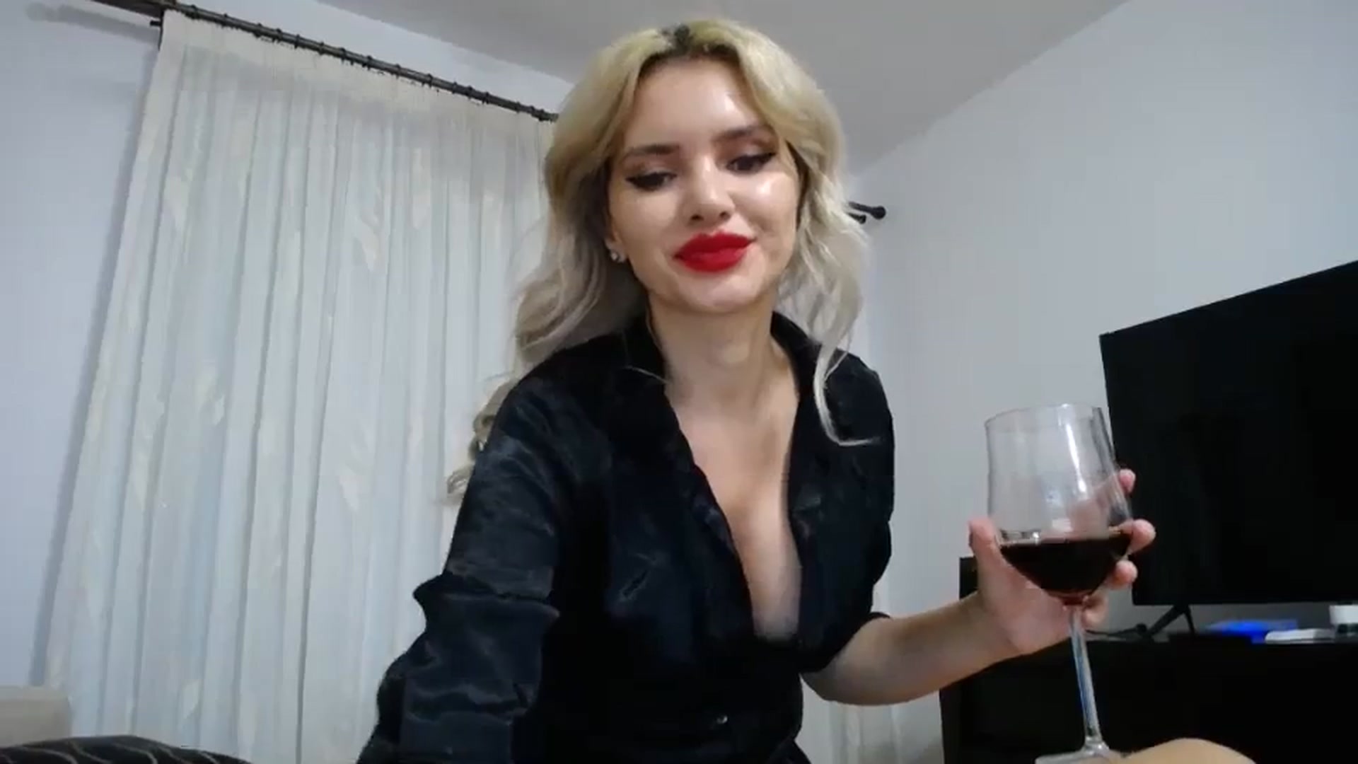 Gallery image thumbnail from WOWW_'s myfreecams stream on, 10/19/2023, 21:26 image 11 of 20