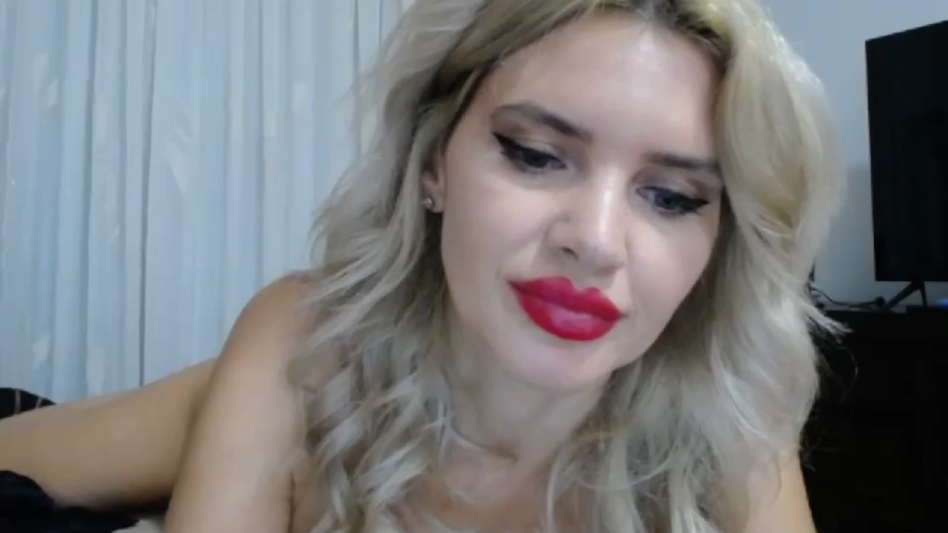 Gallery image thumbnail from WOWW_'s myfreecams stream on, 10/19/2023, 22:39 image 7 of 20