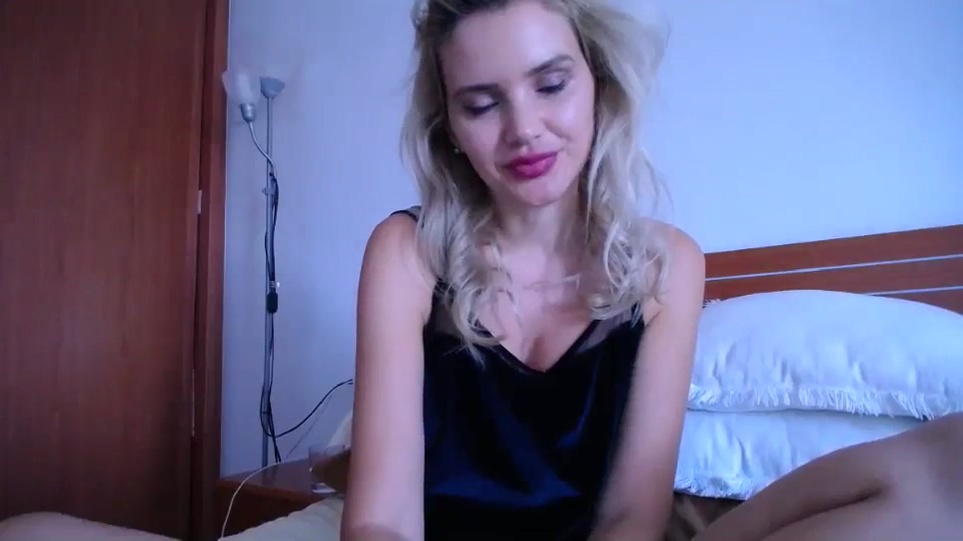 Gallery image thumbnail from WOWW_'s myfreecams stream on, 10/21/2023, 17:10 image 16 of 20