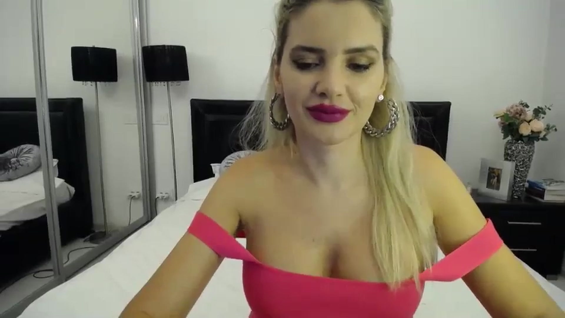Gallery image thumbnail from WOWW_'s myfreecams stream on, 11/02/2023, 21:27 image 4 of 20