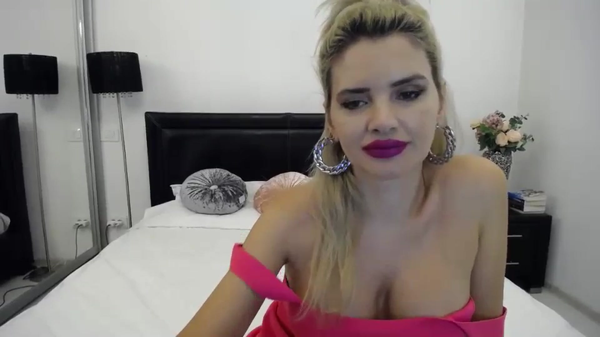 Gallery image thumbnail from WOWW_'s myfreecams stream on, 11/02/2023, 21:27 image 17 of 20