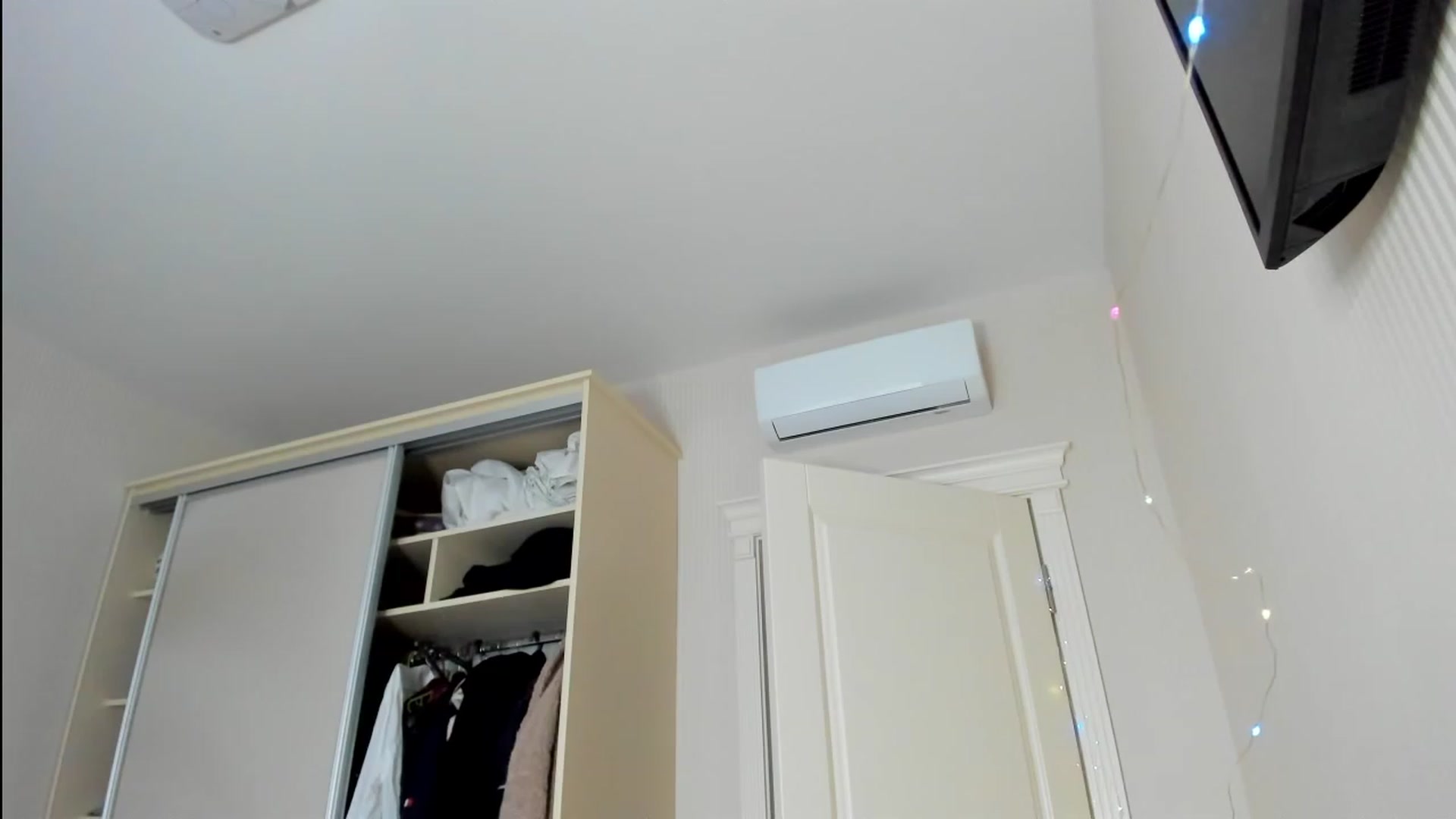 Gallery image thumbnail from WOWbarbie's myfreecams stream on, 12/16/2022, 07:43 image 4 of 20