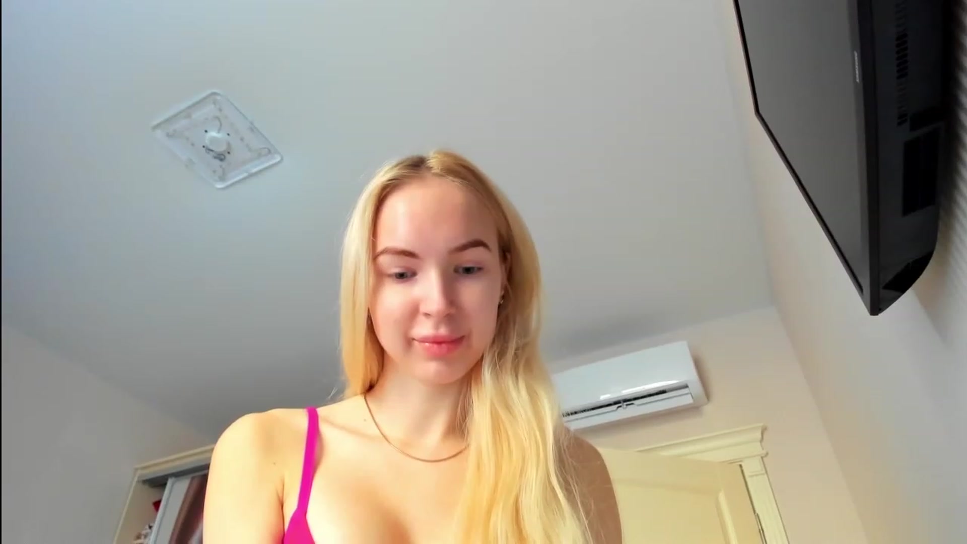 Gallery image thumbnail from WOWbarbie's myfreecams stream on, 12/21/2022, 06:56 image 16 of 20