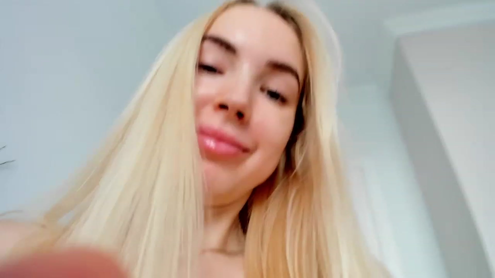 Gallery image thumbnail from WOWbarbie's myfreecams stream on, 02/04/2023, 07:58 image 19 of 20