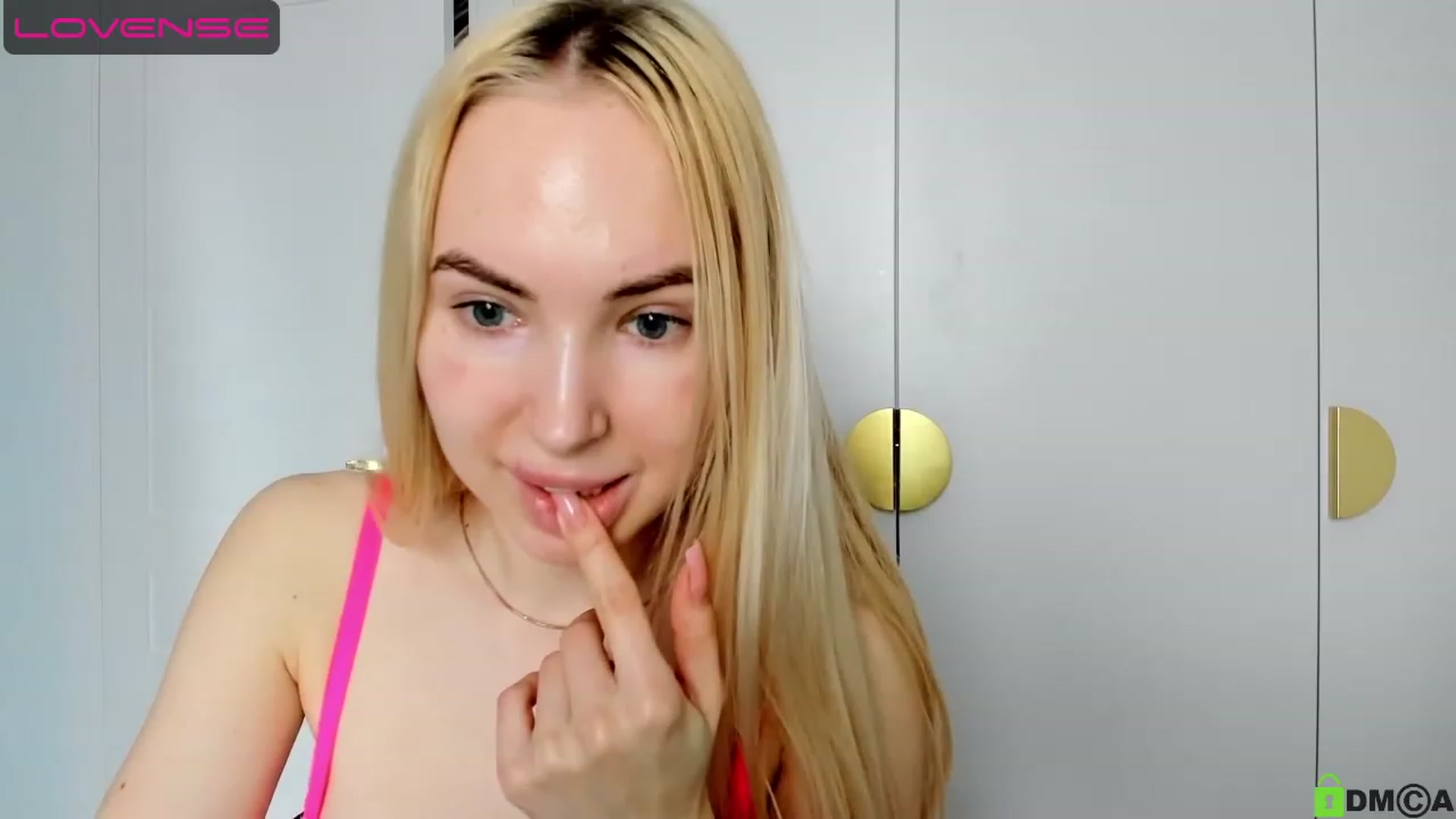 Gallery image thumbnail from WOWbarbie's myfreecams stream on, 04/28/2023, 07:03 image 4 of 20